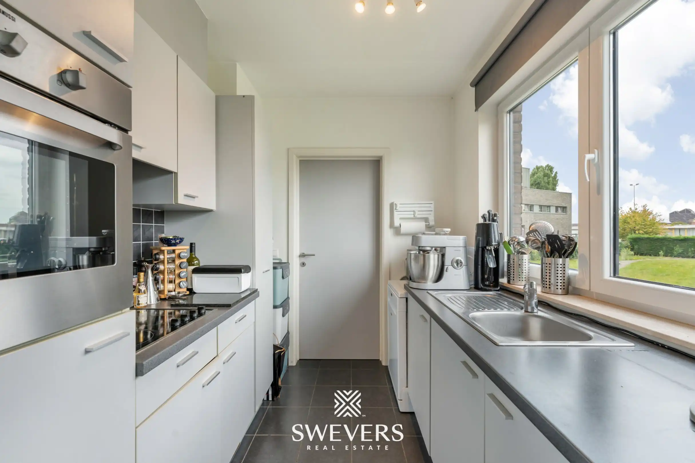 Instapklaar 1-slpk appartement mét terras op TOPlocatie te Hasselt foto 9