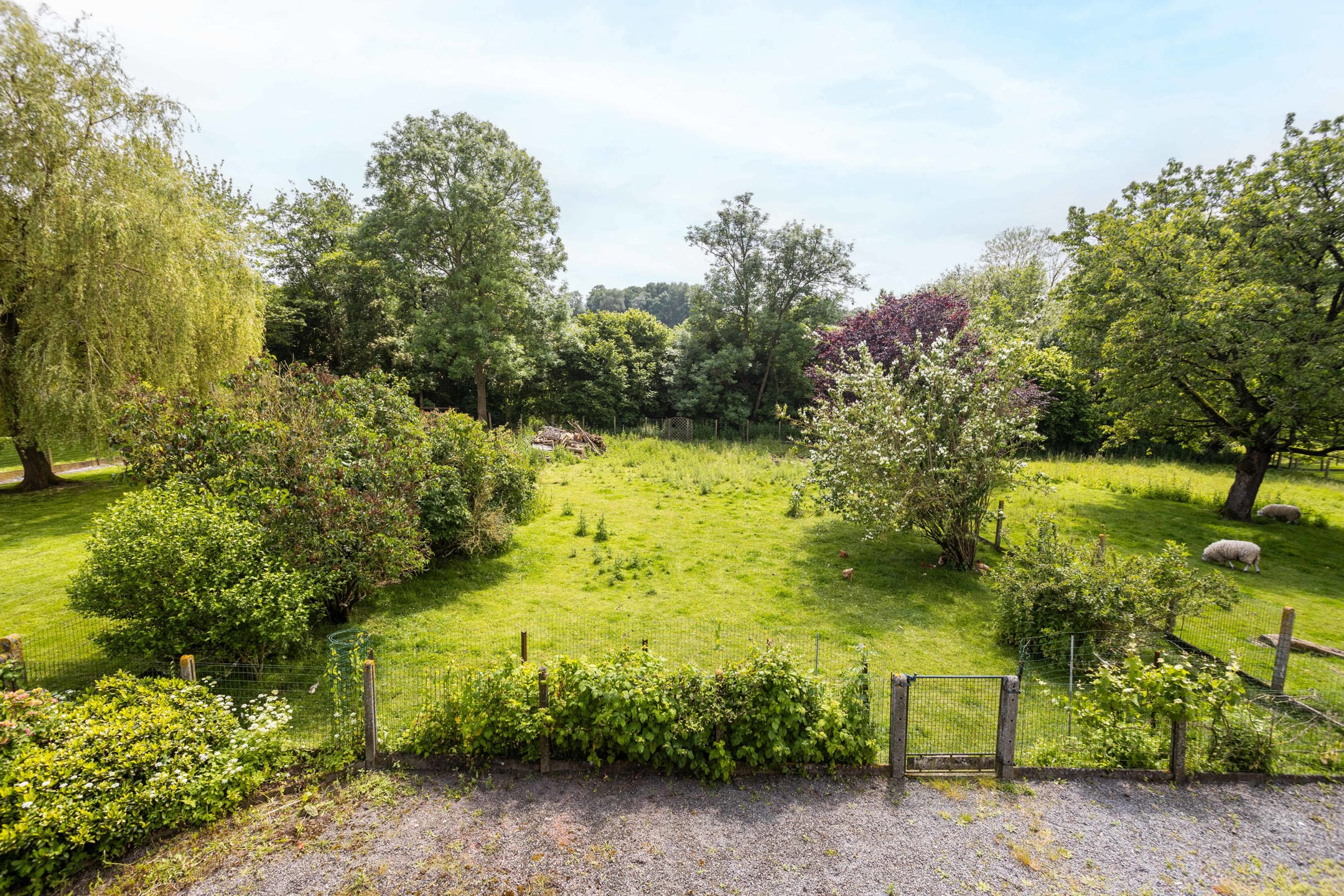 Te renoveren/op te frissen solide alleenstaande woning foto 21