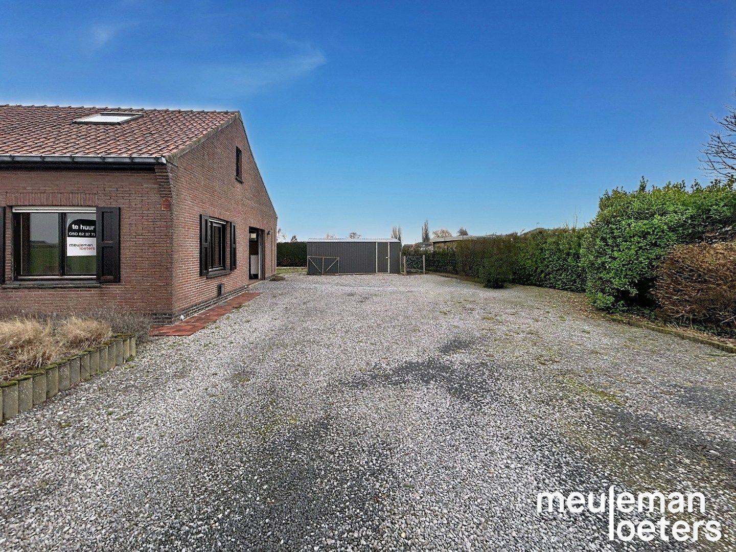 Rustig gelegen woning met garage foto 2