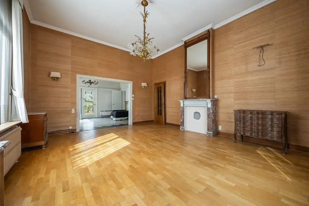 Unieke herenwoning met veel potentieel foto 11