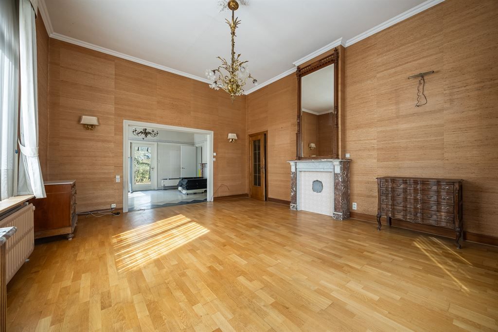 Unieke herenwoning met veel potentieel foto 11