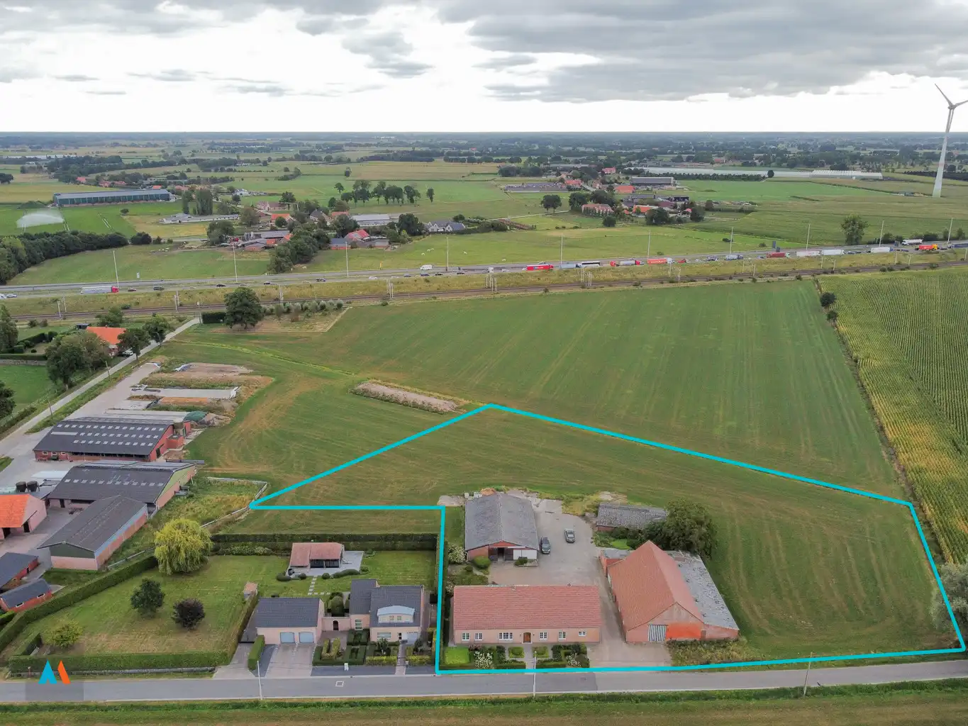 Hoofdfoto van de publicatie: Hoeve met bijgebouwen in Loenhout