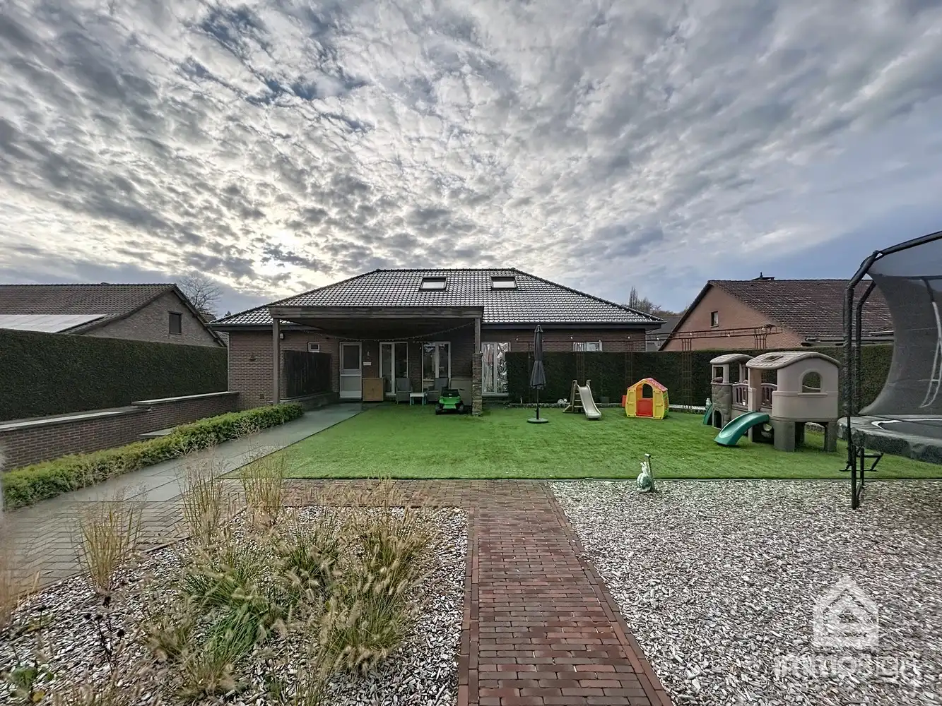 Karaktervol landhuis op 2318 m² in groene, rustige omgeving foto 48