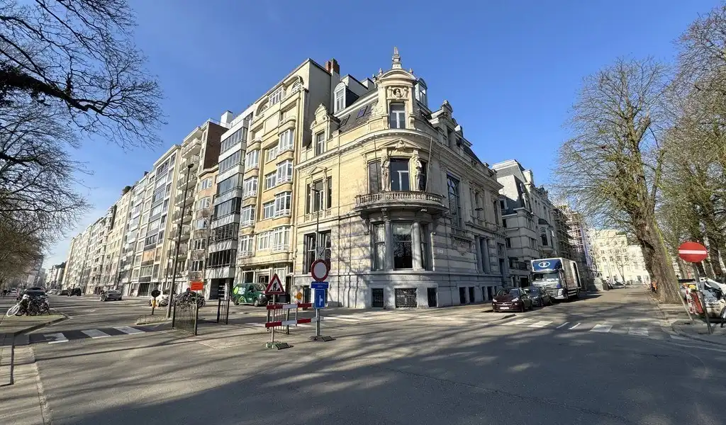Kantoren te huur  in prachtig herenhuis te Antwerpen foto {{pictureIndex}}