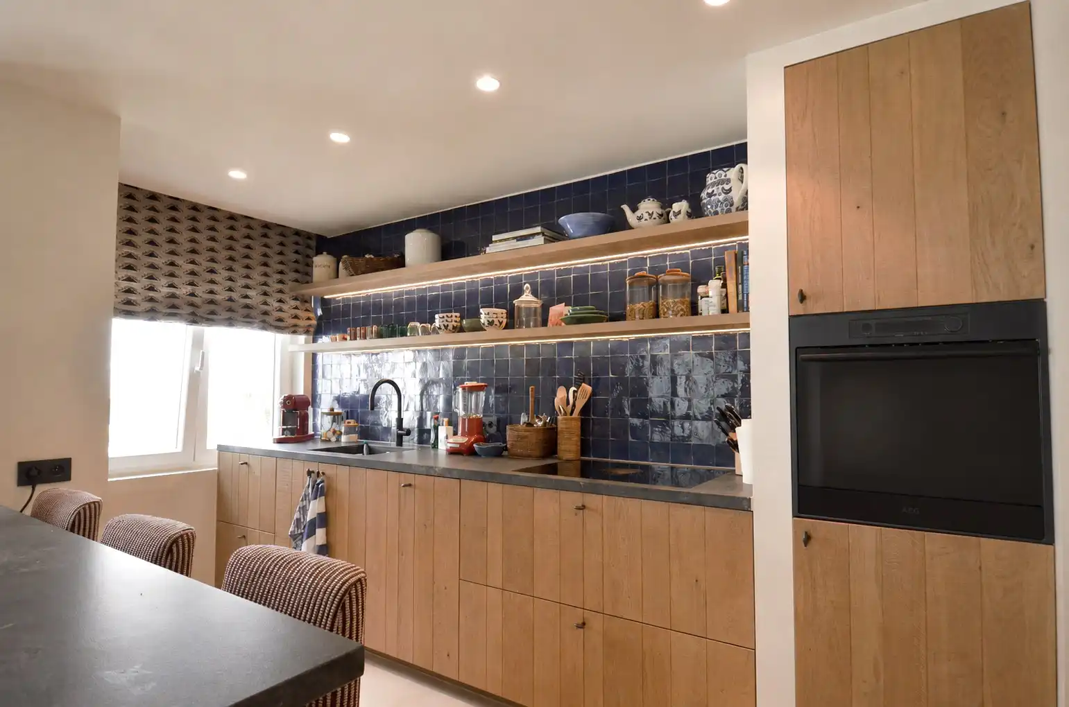 Stijlvol hoekappartement met tijdloze elegantie en een open zicht op de Kustlaan. foto 4
