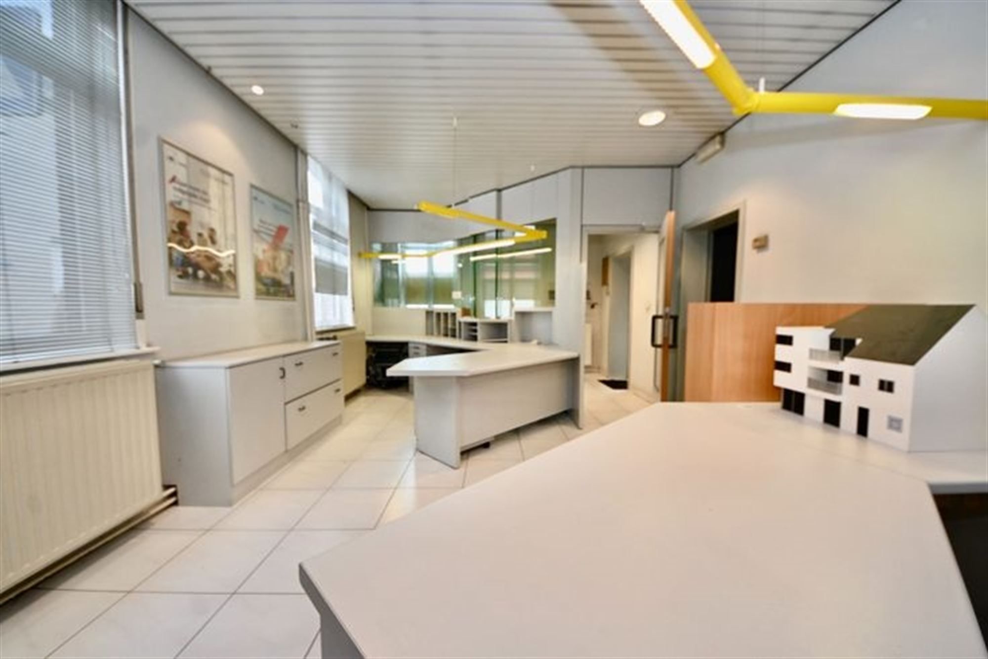 Te renoveren woning met 3 slaapkamers. foto 8