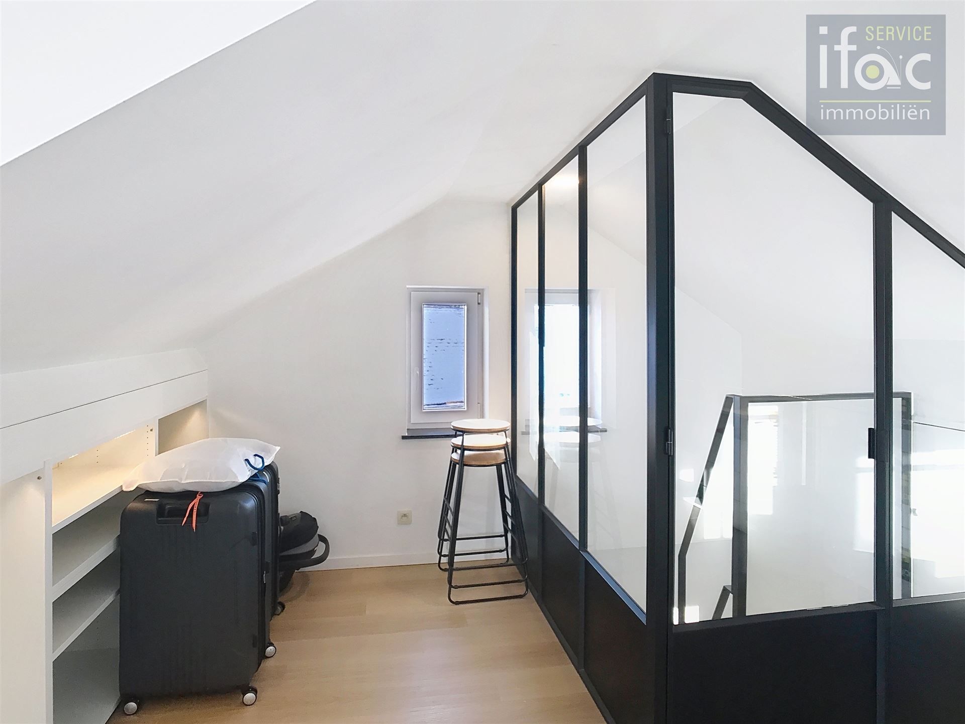 Mooi gerenoveerde woning met 4 slaapkamers en 2 badkamers. foto 17