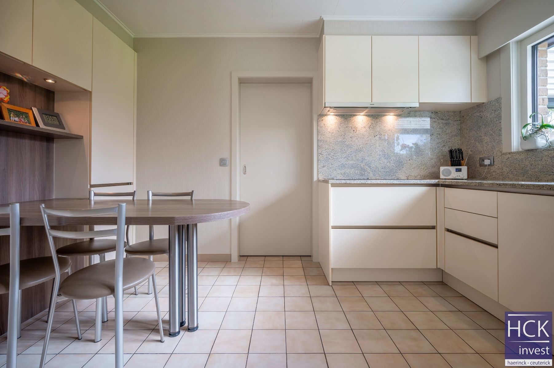 KRUISHOUTEM - Energiezuinige & instapklare woning met 4 SLPK. op toplocatie! foto 7