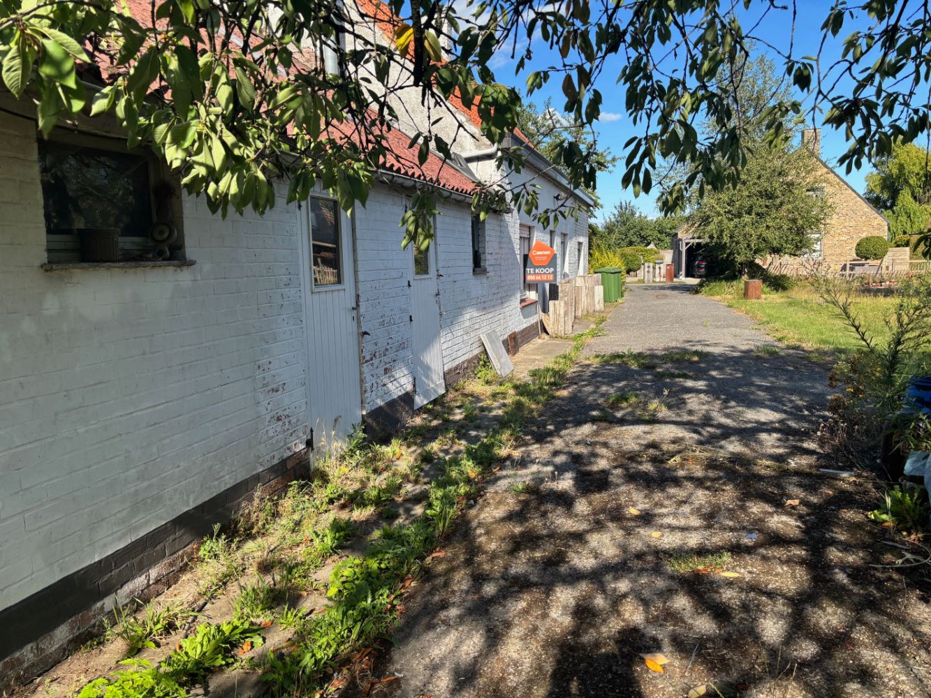 Landelijk te renoveren woning met atelier op een mooi perceel van 1664 m² foto 2