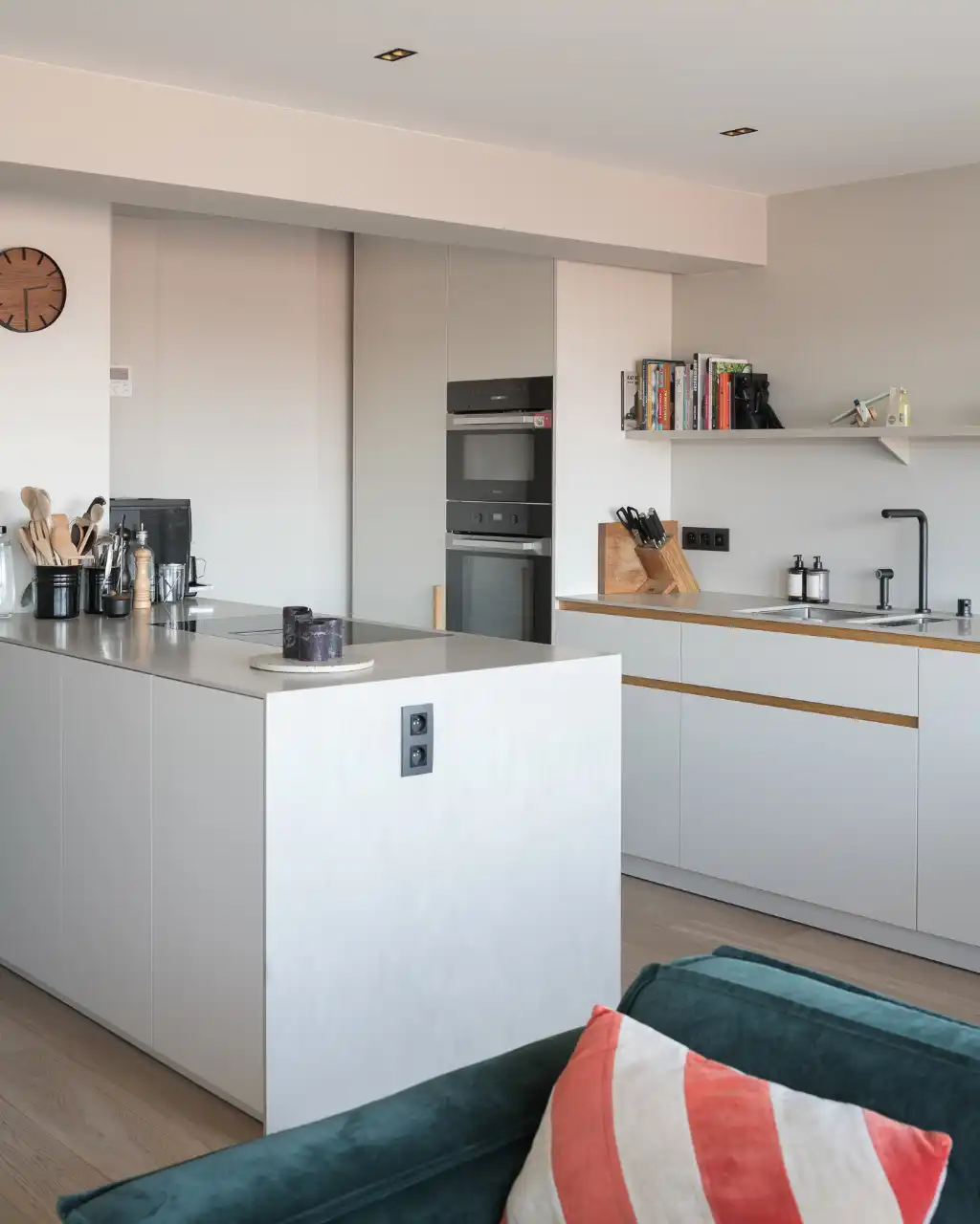 Coupure - Stijlvol gerenoveerd appartement met 2 slaapkamers en unieke zichten op het water en de Gentse binnenstad. foto 3