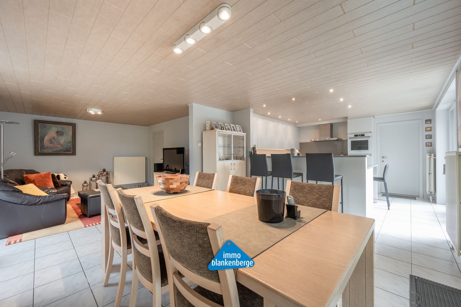 Ruime villa met zonnige tuin en moderne veranda op wandelafstand van de zee foto 11