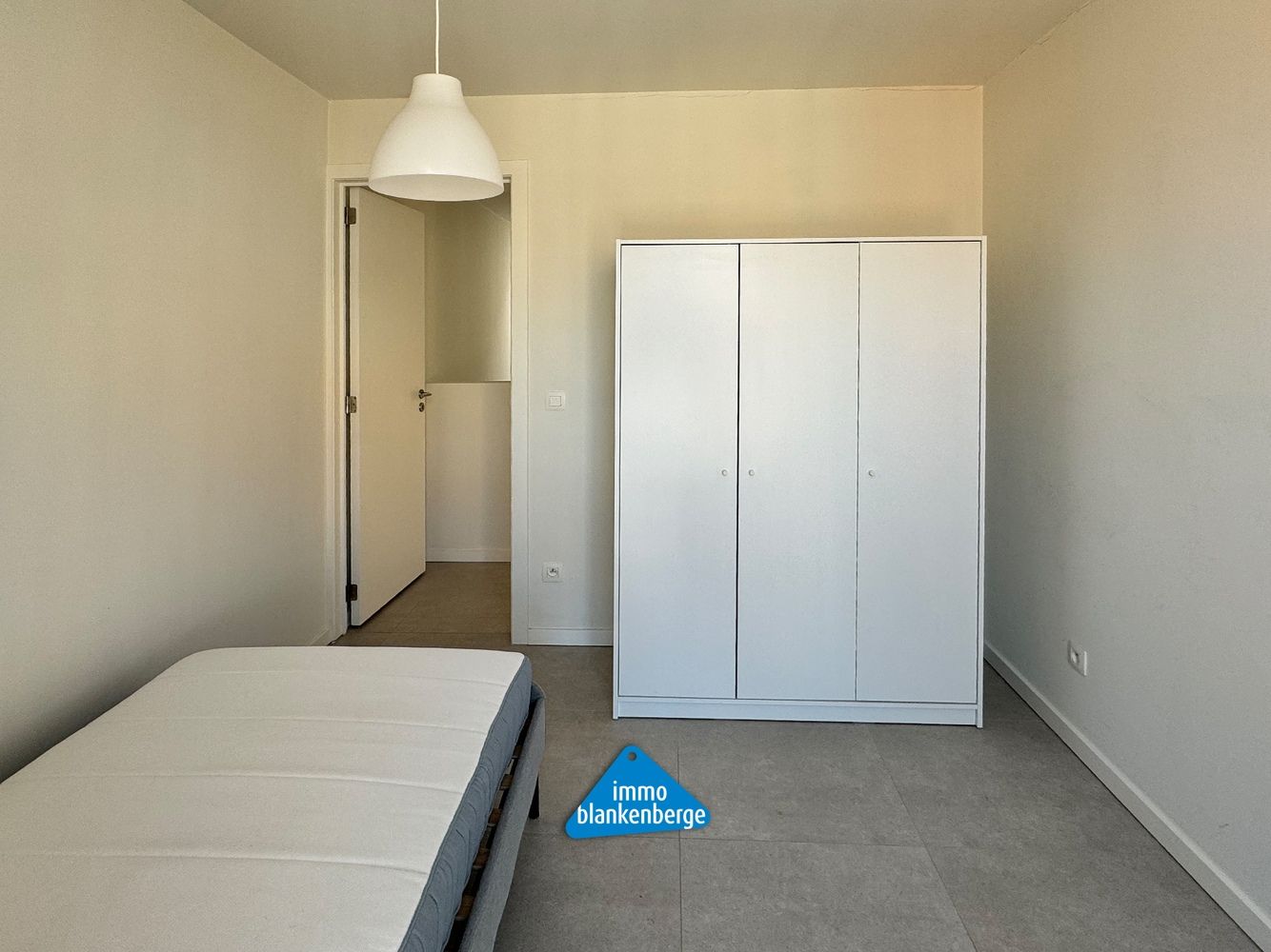 Zeer ruim triplex appartement met huislift, vlak bij de Zeedijk van Blankenberge foto 18