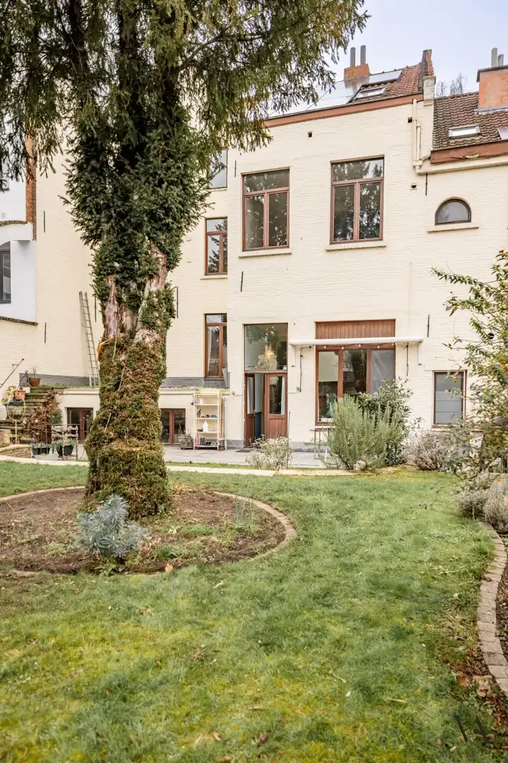 Karaktervol herenhuis met uitzonderlijk grote stadstuin in centrum Leuven foto 10