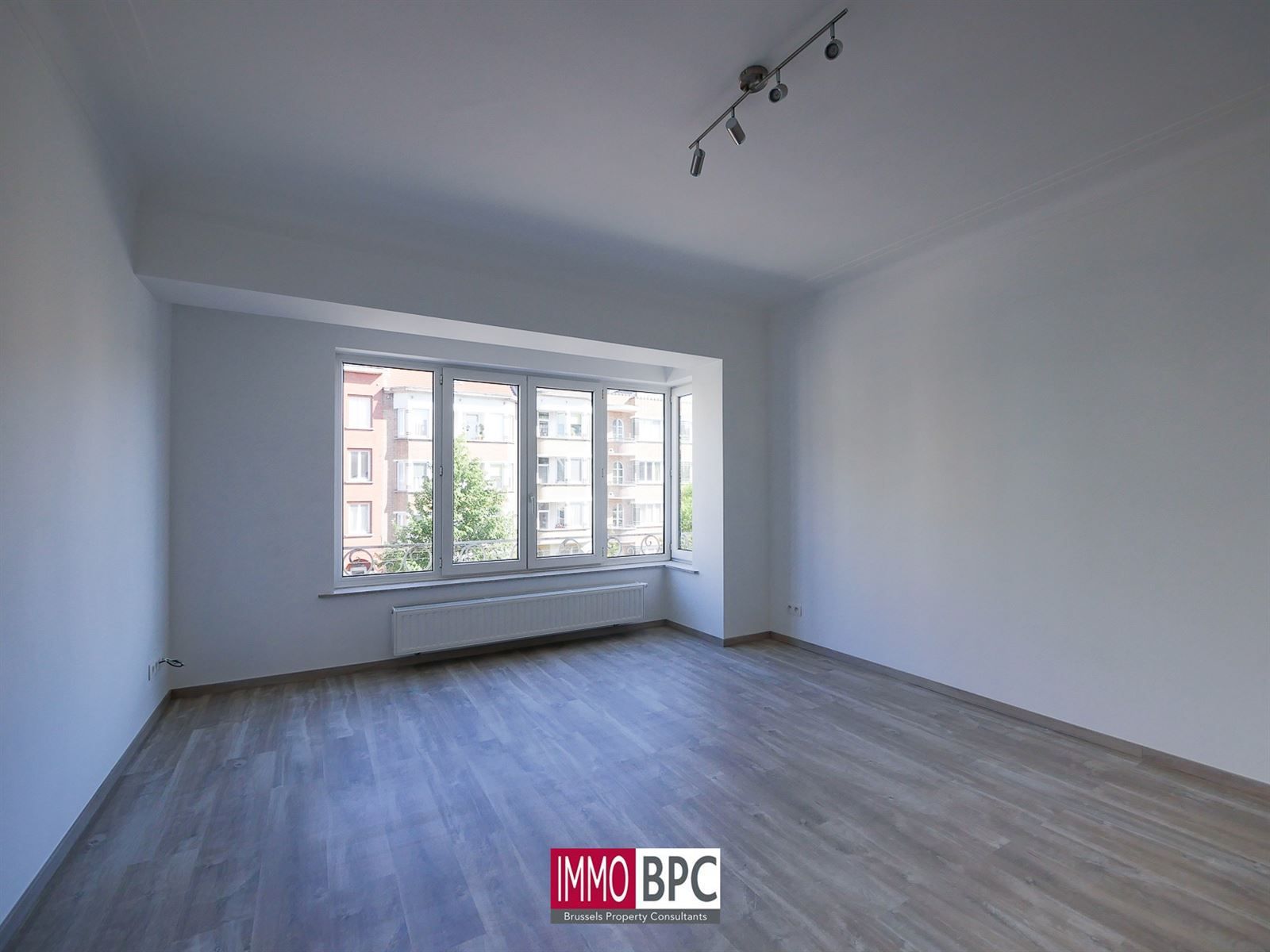 Gerenoveerd appartement met 2 slaapkamers foto 3