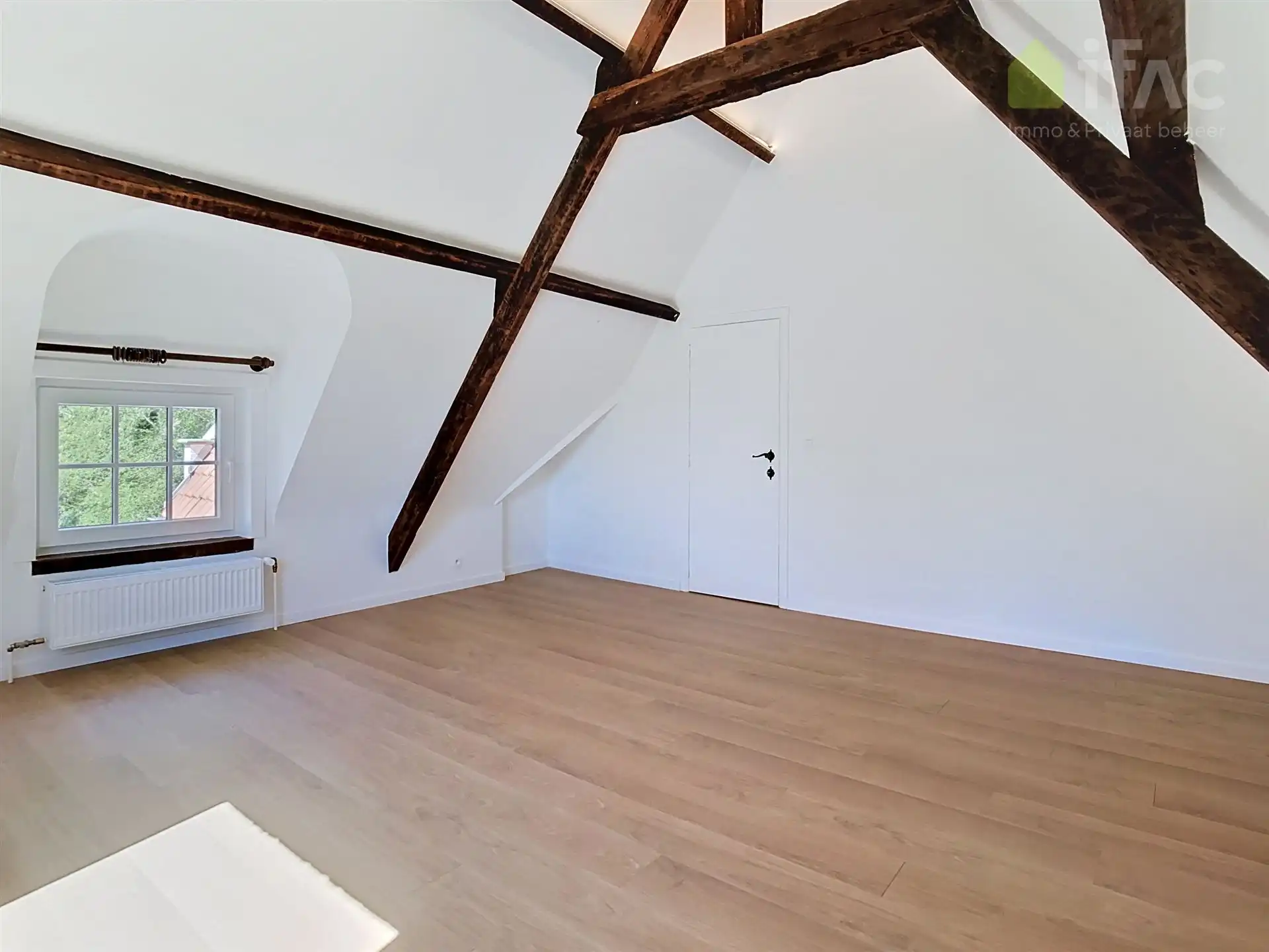 Villa op toplocatie met prachtige tuin foto 18