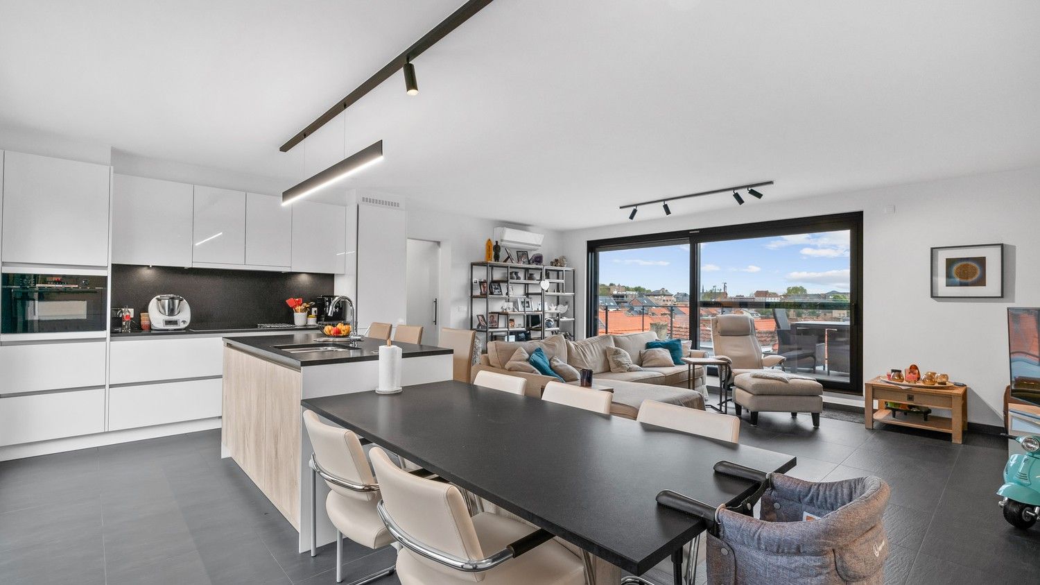 Instapklare duplex penthouse met 2 slaapkamers, drie terrassen, lift en 2 parkeerplaatsen foto 3