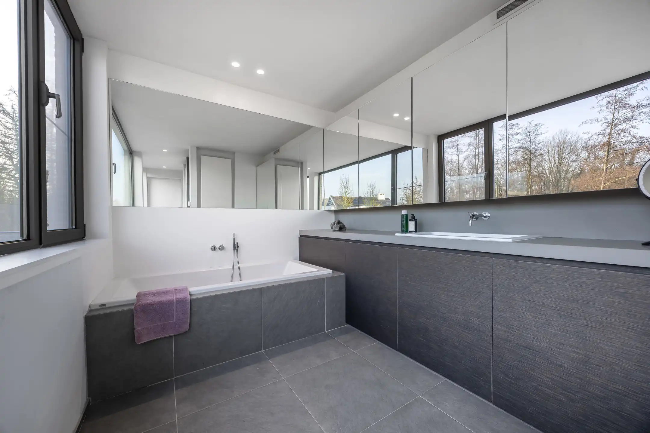 Luxueuze moderne villa met zwemvijver en prachtig poolhouse foto 31