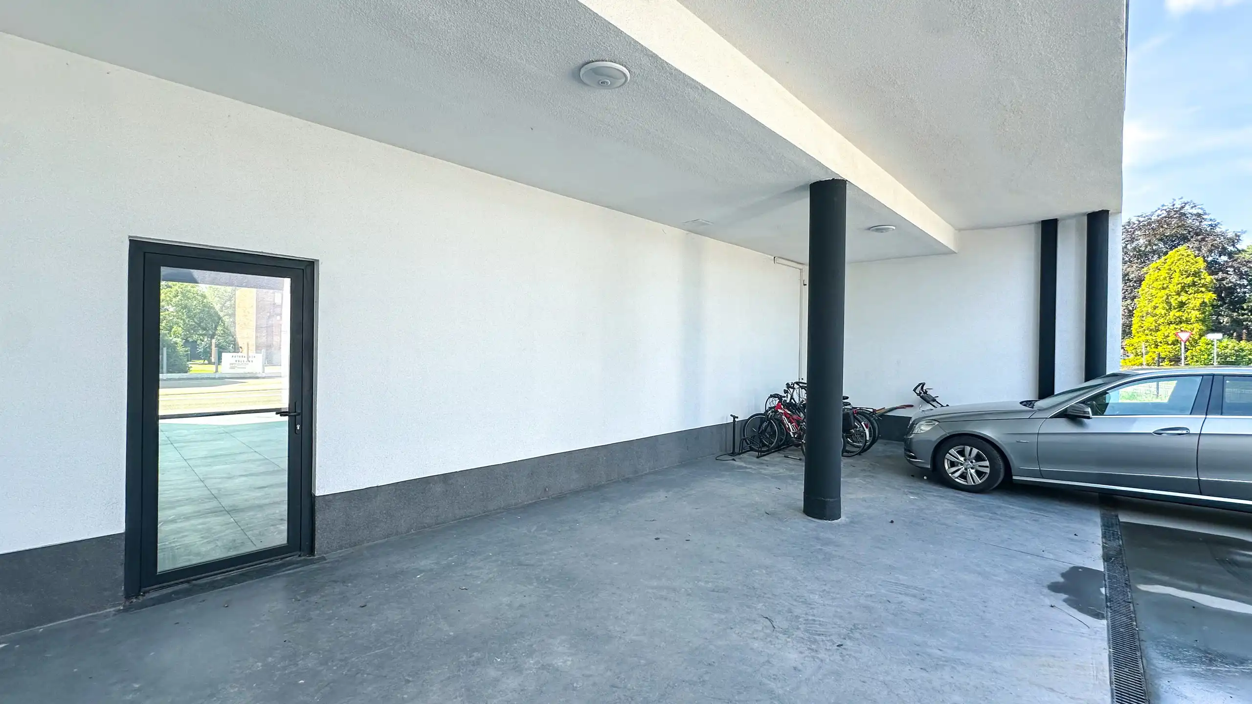 Afgewerkt handelspand van 90m² in Heppen met parkeerplaats! foto 14