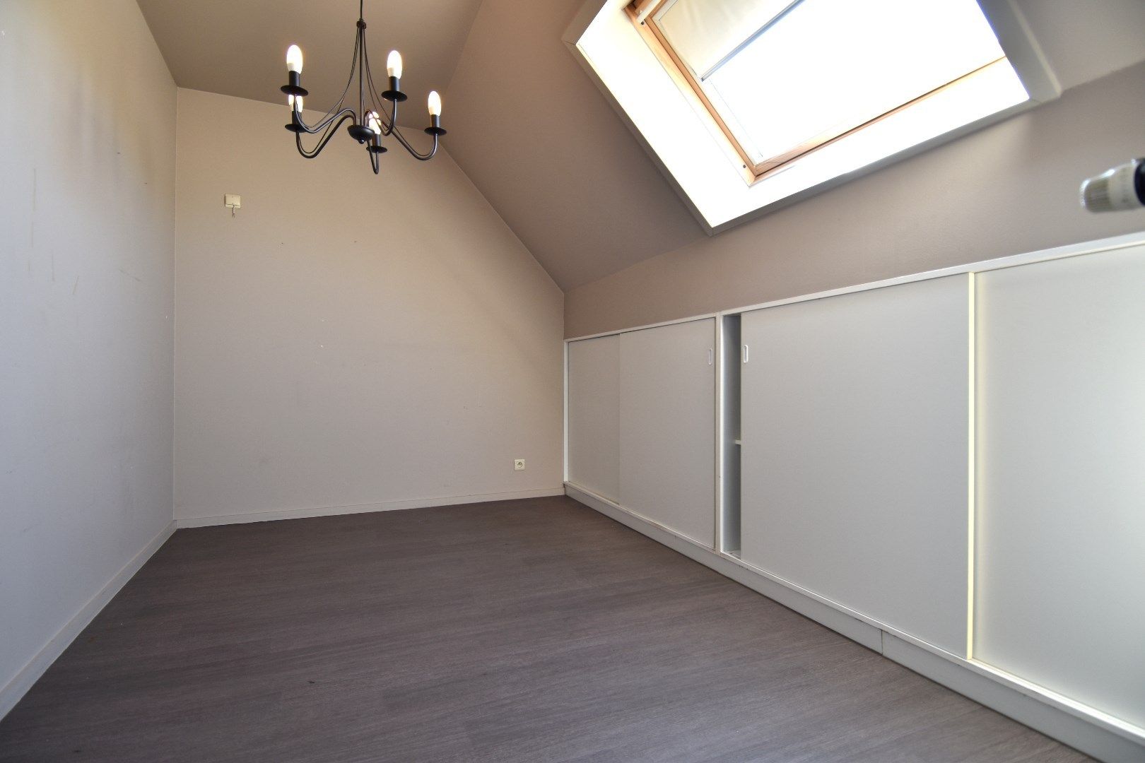 Unieke loft met 2 slaapkamers, ruim terras en ruime garage/magazijn te koop in Heule foto 11