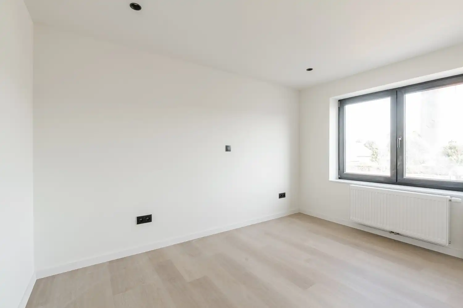 Ruime halfopen woning met 4 slaapkamers, ideaal gelegen aan de Steenweg op Kleine Brogel in Kaulille! foto 20