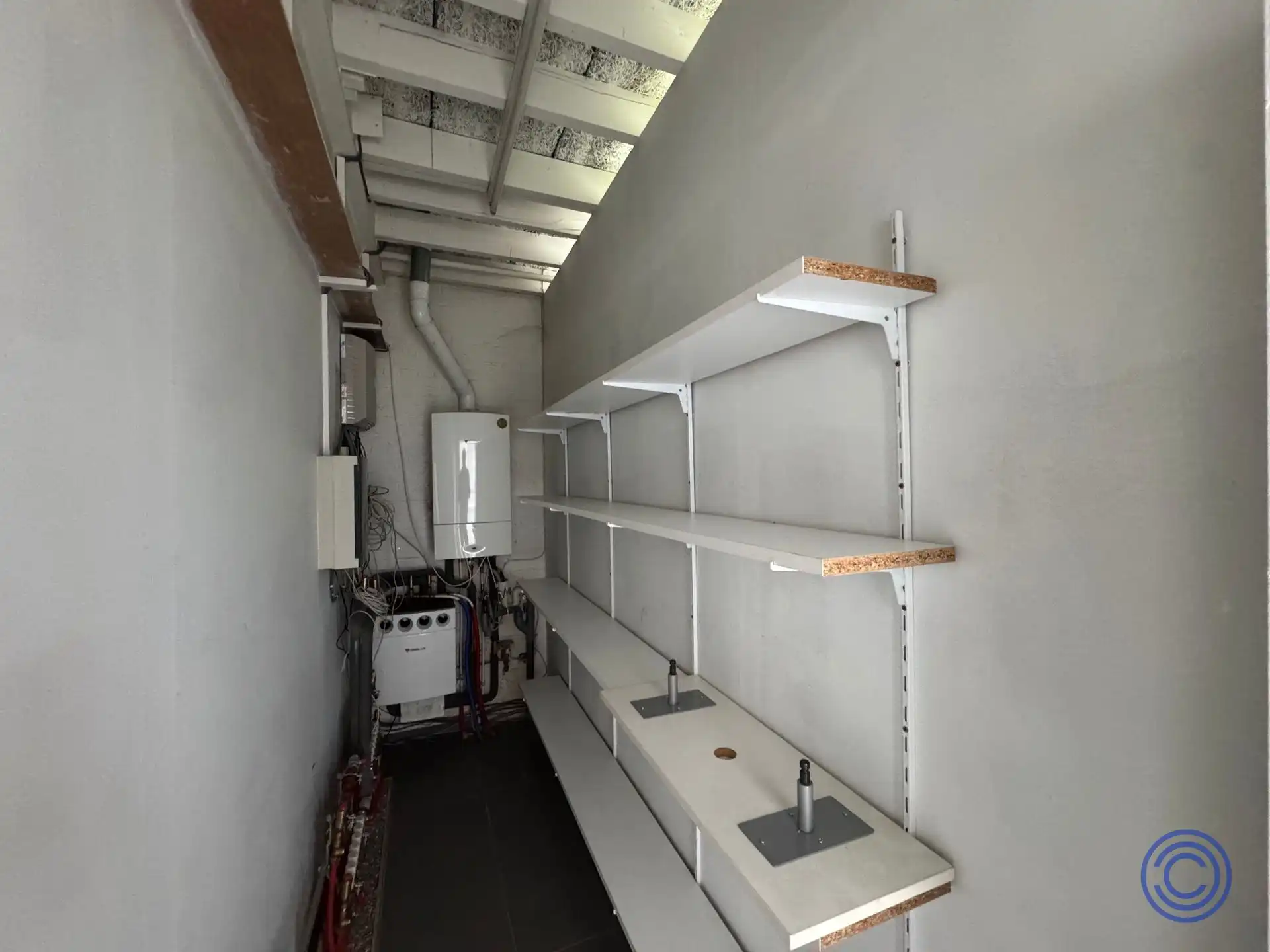 Magazijn met kantoorruimte te huur op toplocatie – perfect voor efficiënte bedrijfsactiviteiten. foto 11