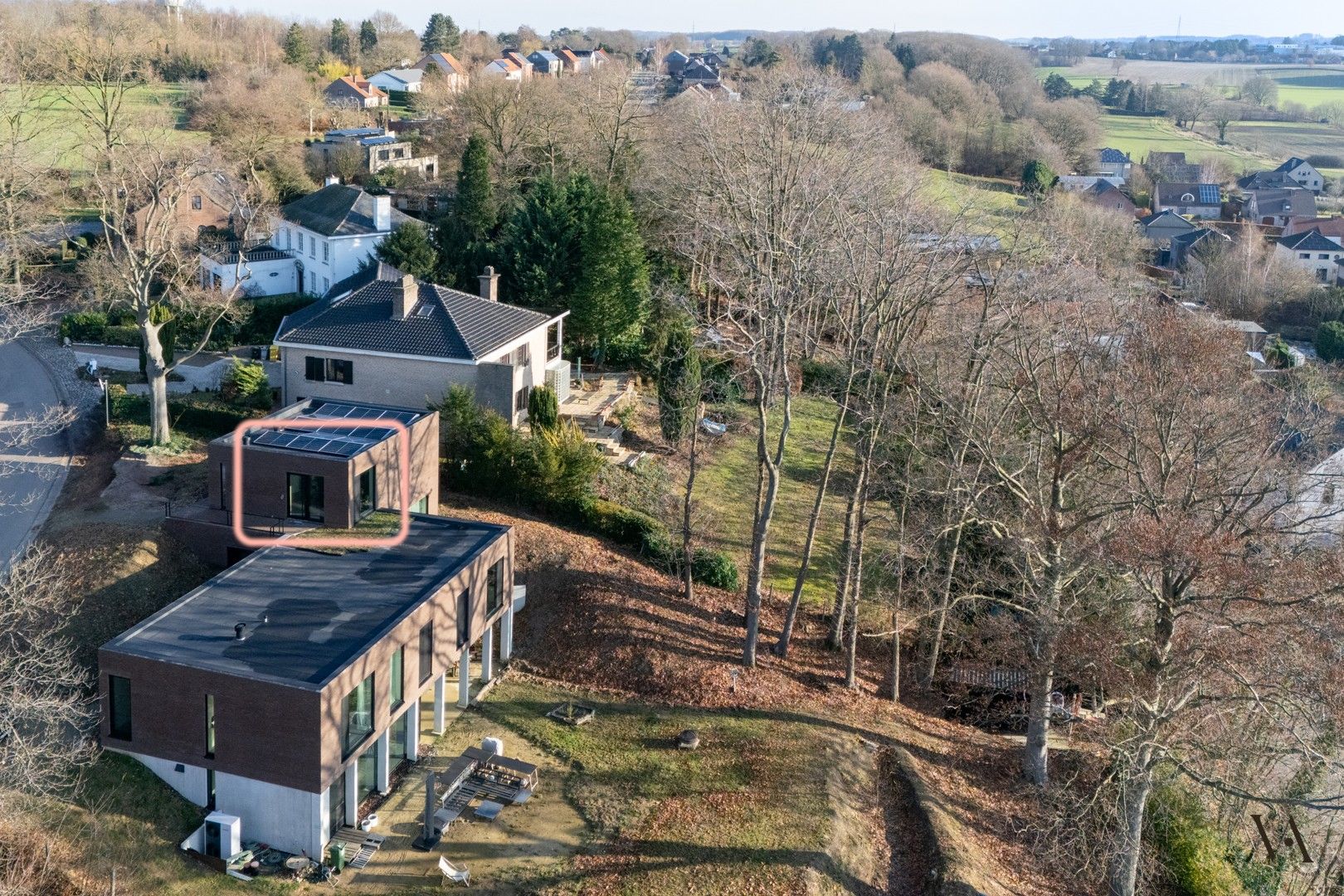 Compacte kantoor- of bureauruimte met eigen ingang in het groen foto 8