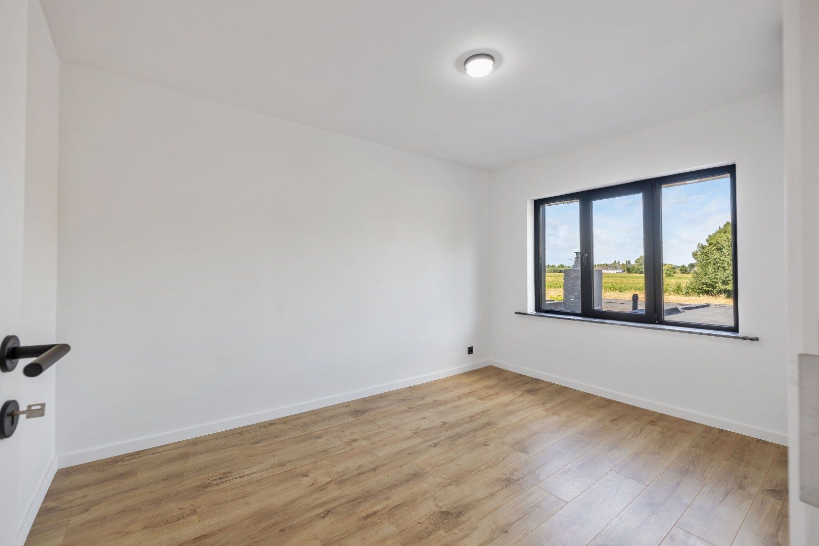 Luxueus, gerenoveerde woning met EPC: A-label te Sint-Niklaas! foto 15