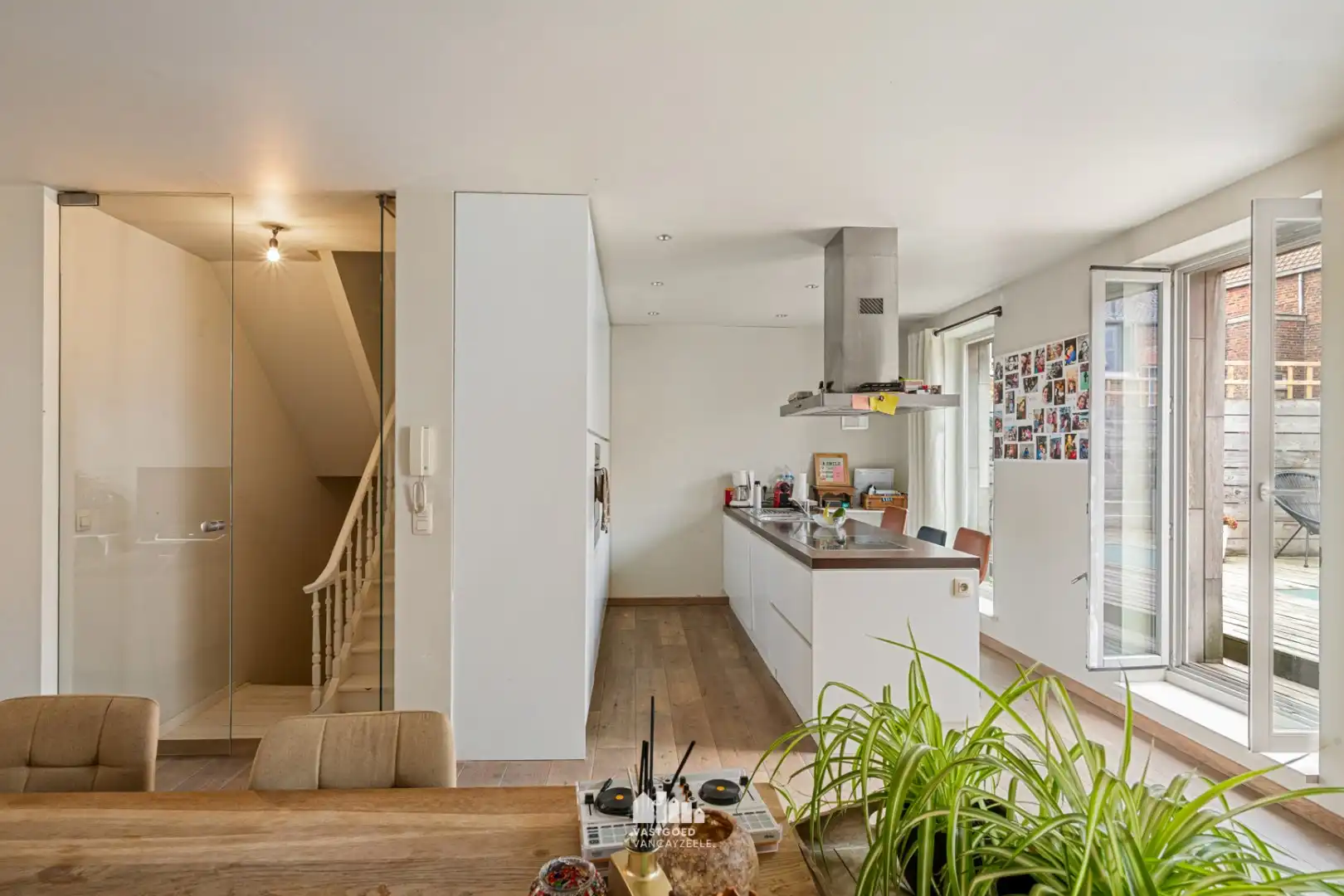 Karaktervolle ruime herenwoning met grote garage in het Ieper centrum. foto 4