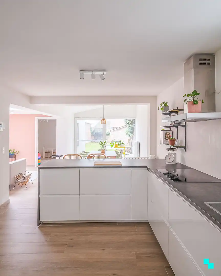 Instapklare rijwoning te Bottelare dorp met garage en tuin foto 4