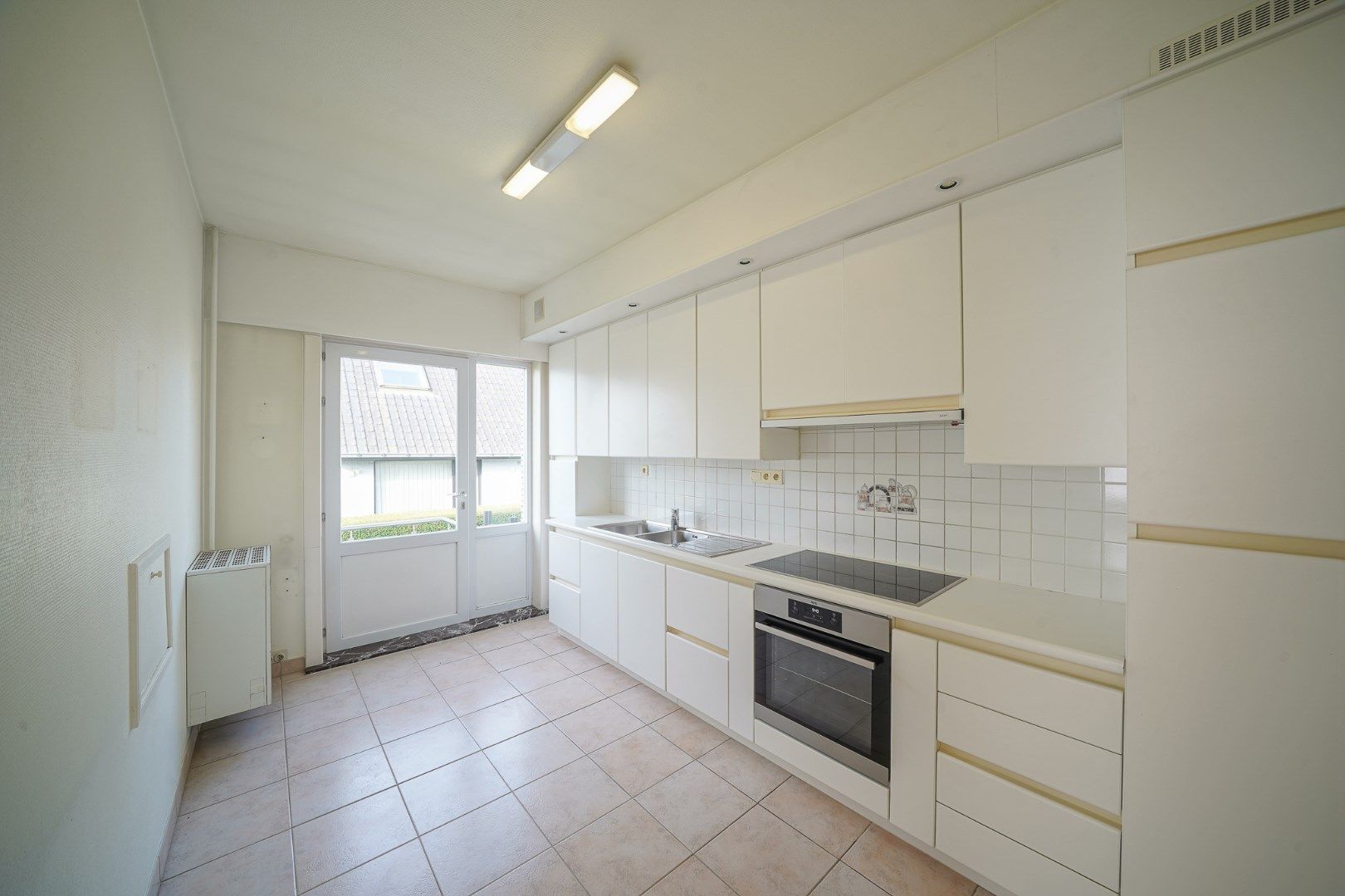 Te moderniseren woning met tuin en grote garage in Stene (Oostende) foto 6