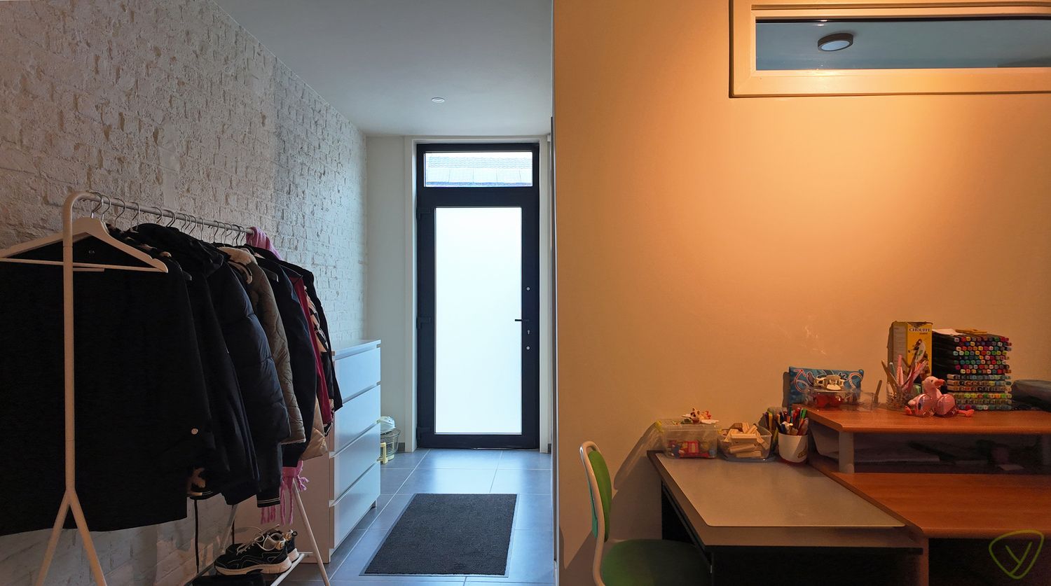 Gerenoveerde woning met zonnige tuin en  zonnepanelen in Eeklo! foto 4