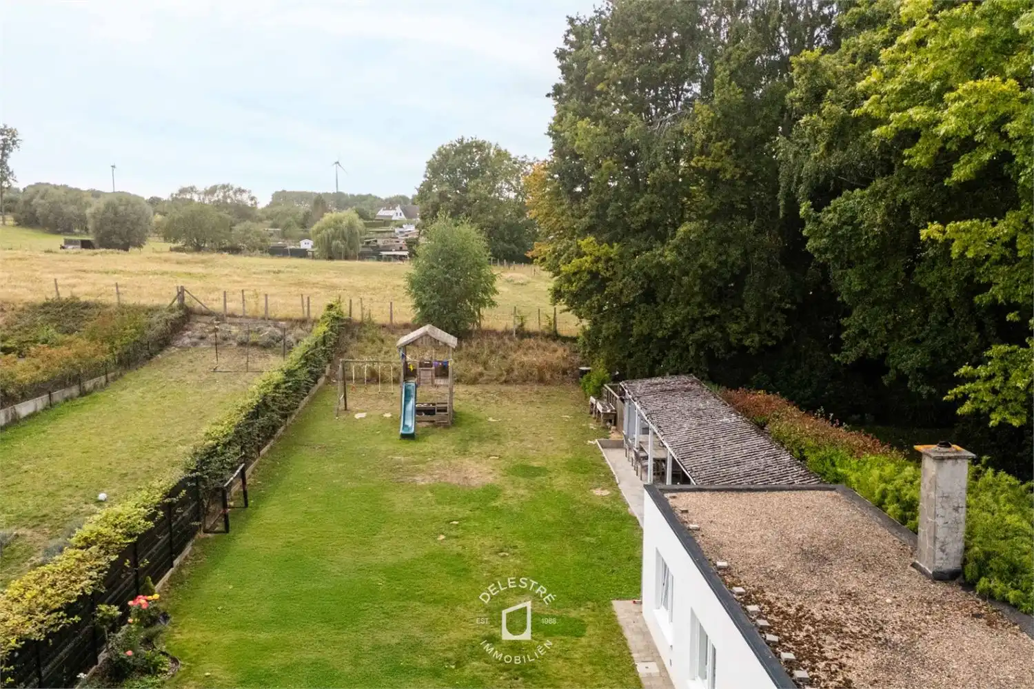 ** IN OPTIE ** GERENOVEERDE WONING MET 6 SLPK. EN TUIN foto 12