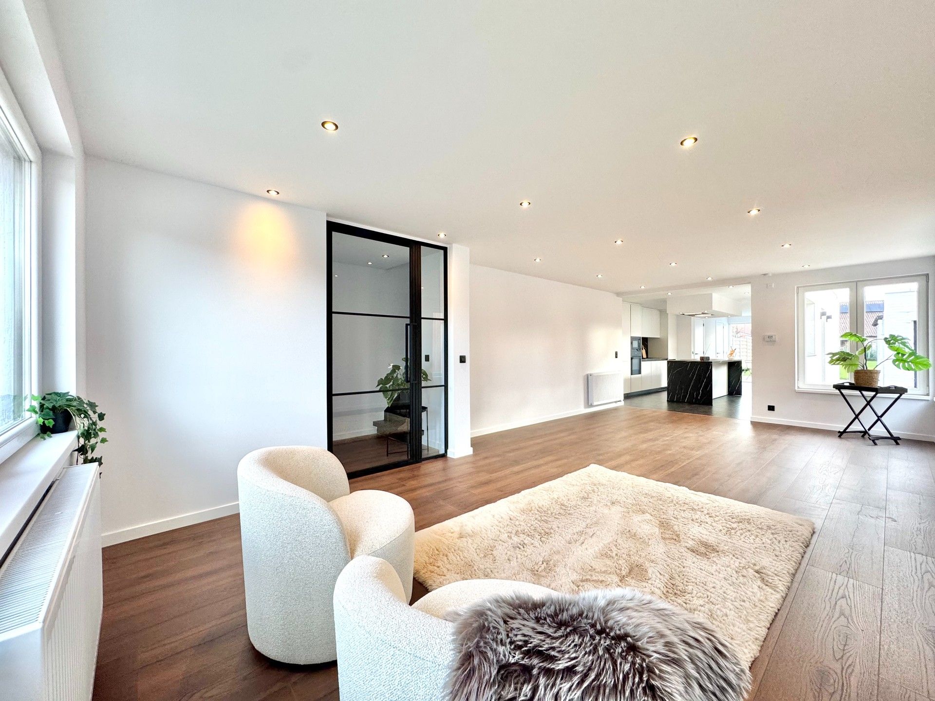 GERENOVEERDE WONING MET TUIN & GARAGE - 444 M² foto 4