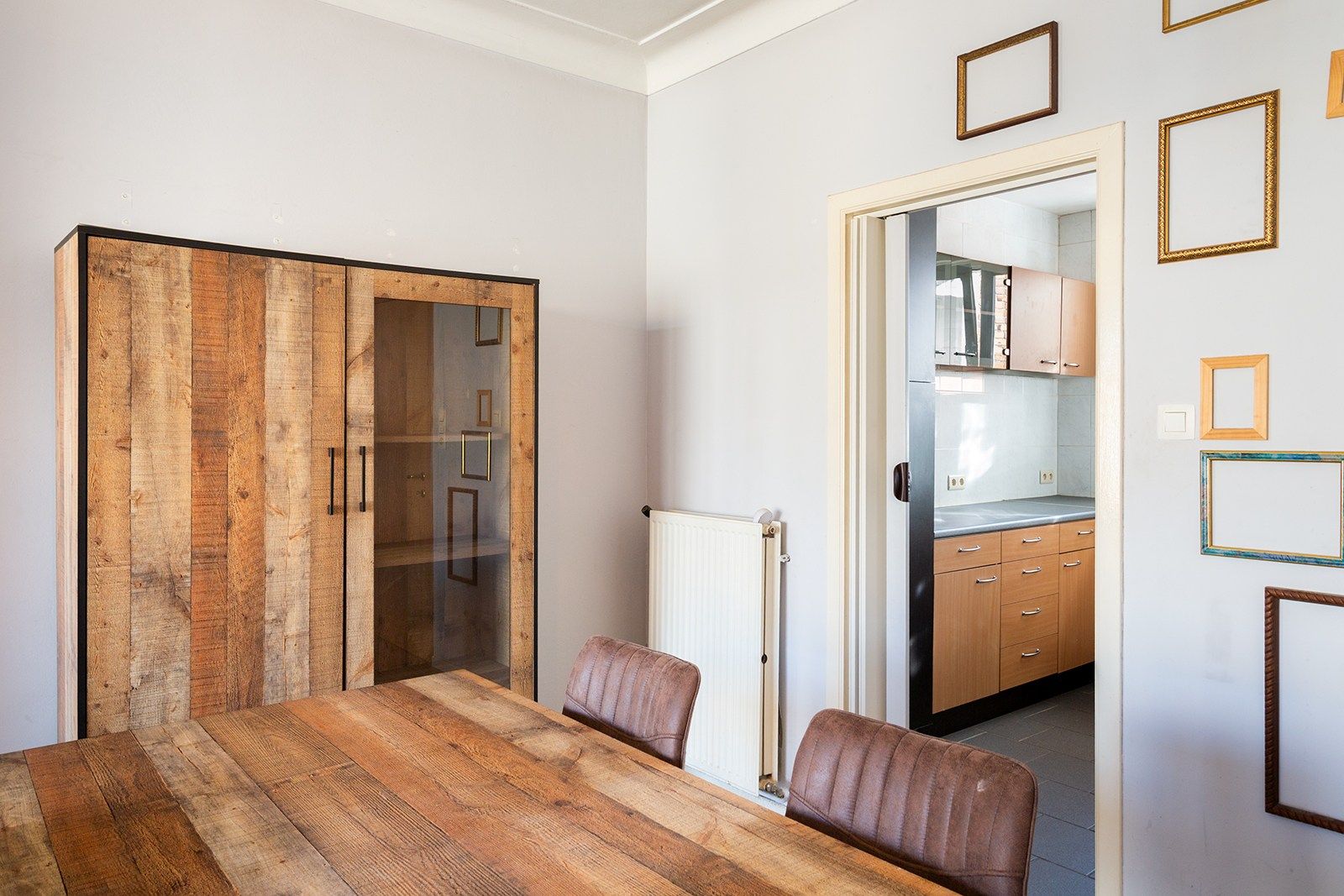 Instapklaar 2-slaapkamerappartement met terras foto 8