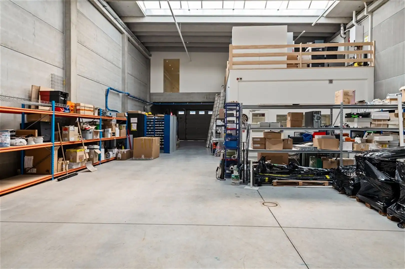 Magazijn met kantoren te koop langs R4 in Merelbeke-Melle foto 7