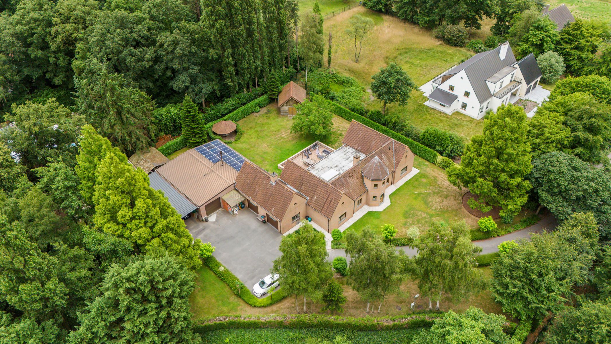 Uitzonderlijk ruime villa op 5300 m2 met hobbyloods foto 30