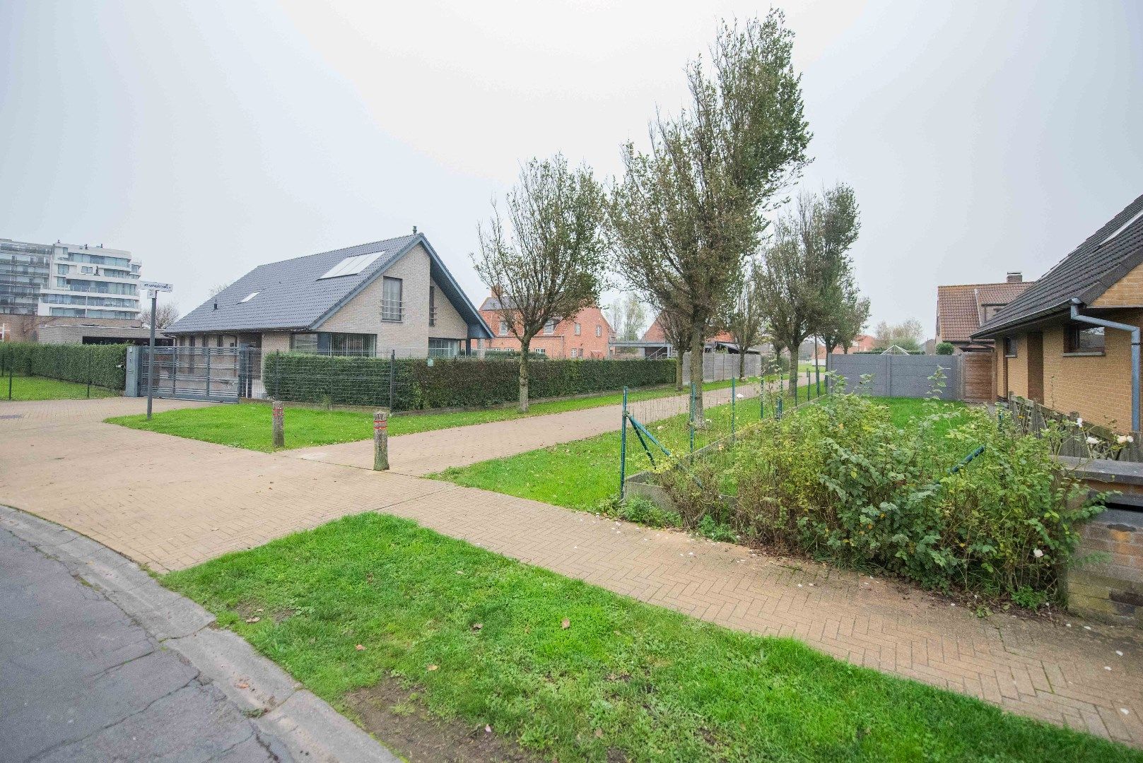 Zeer ruime, rustig en goed gelegen villa (grond 954m²) foto 34