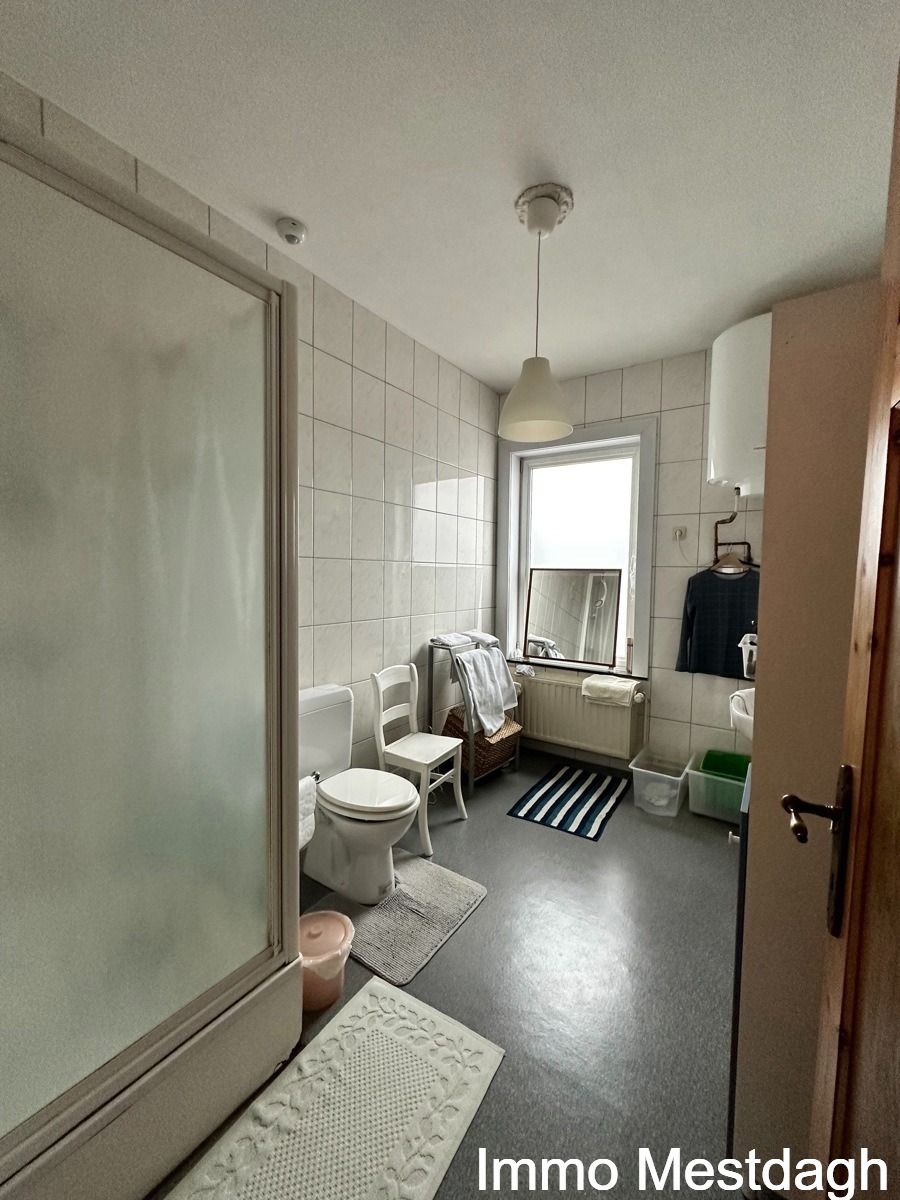 Instapklare degelijke koppelwoning met garage en tuin. foto 13