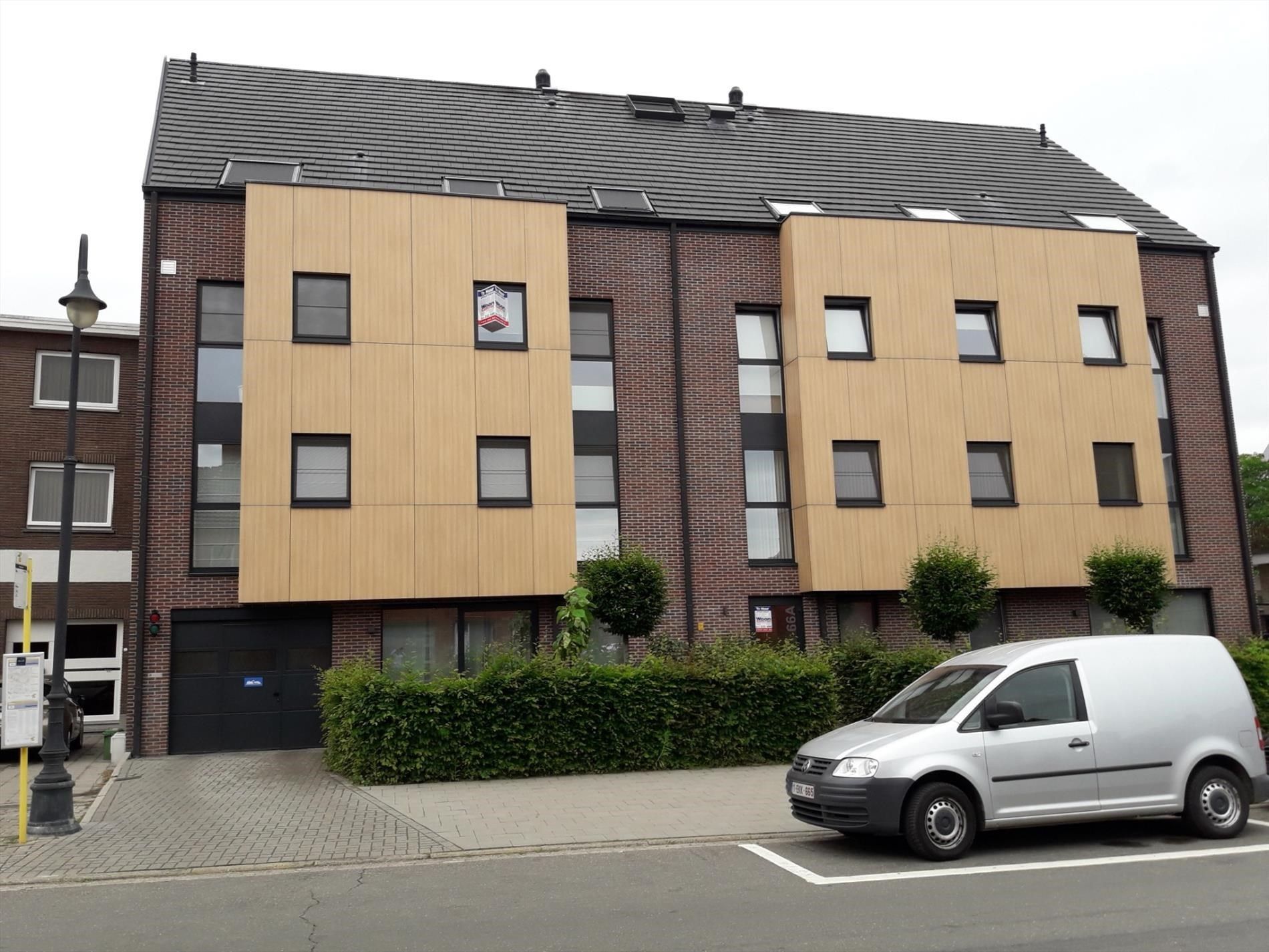 Prachtig zonnig appartement gelegen op het 2e verdiep links in het centrum van Diepenbeek.  foto {{pictureIndex}}