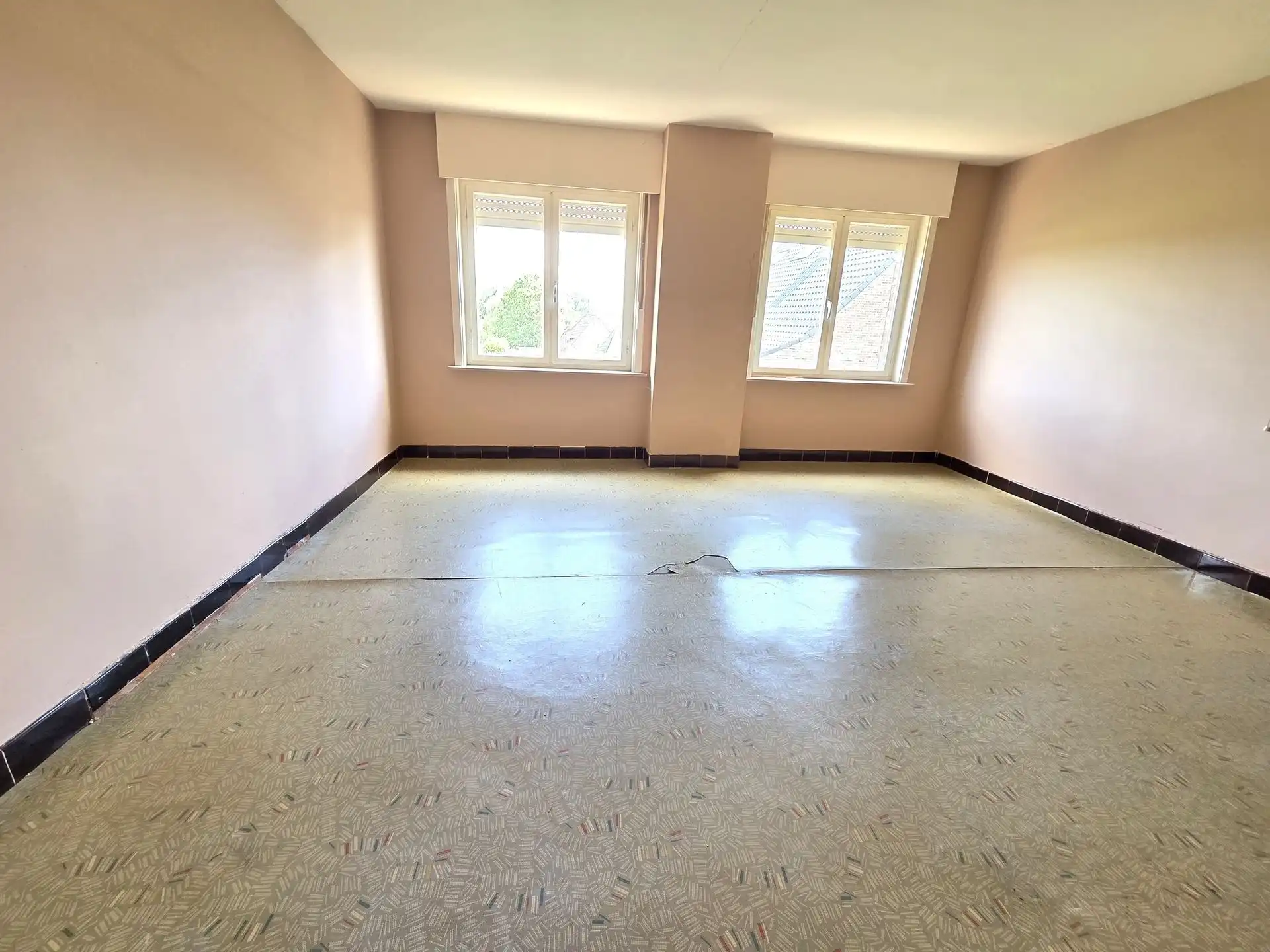 Vrijstaande woning met 4 slks op een perceel van 3135m² met mooi groen verzicht. Toplocatie! foto 10