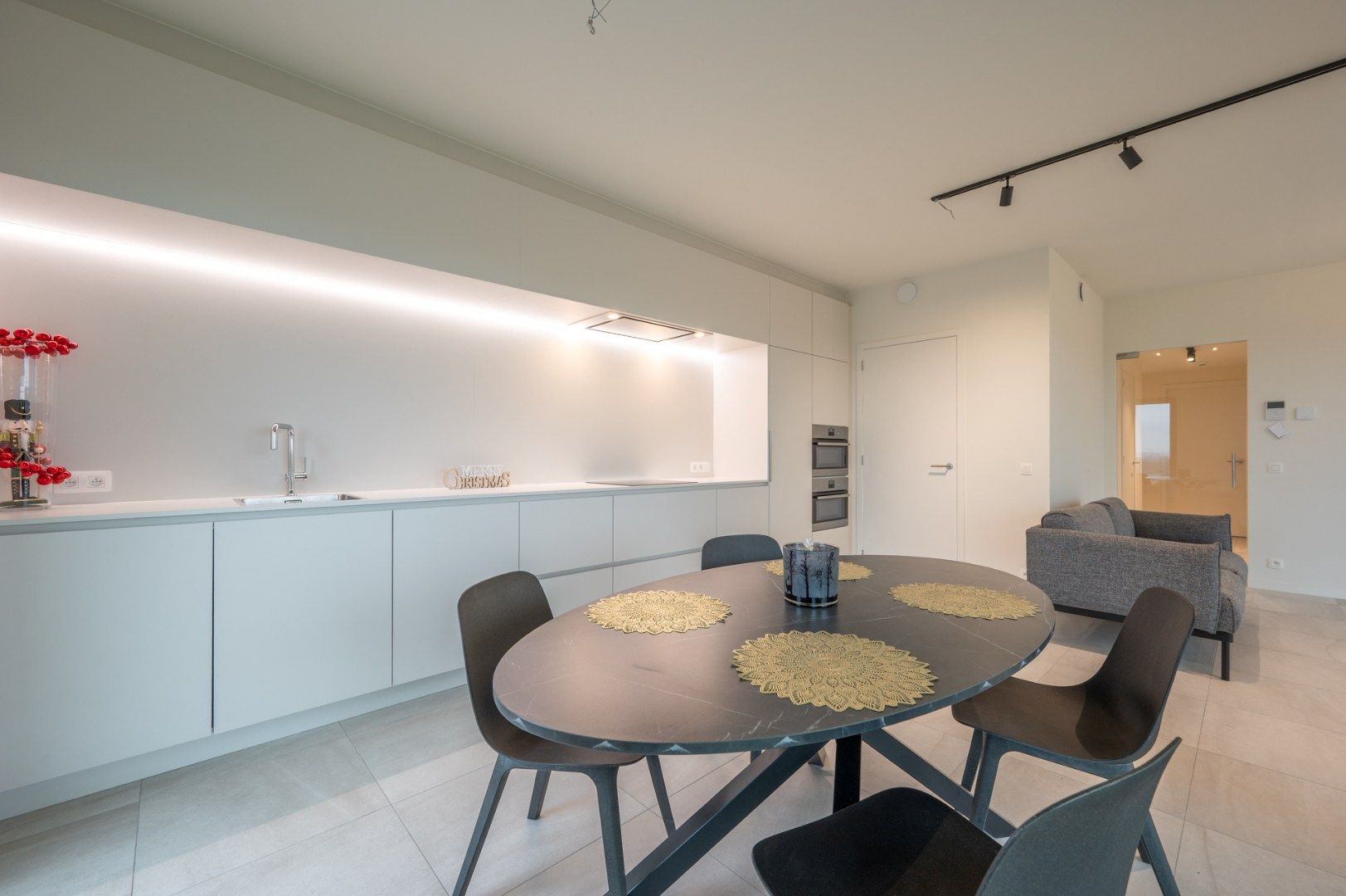 Ruim en lichtrijk appartement met open zicht en zonnig terras, in het centrum van Heist en op enkele passen van de zee foto 2