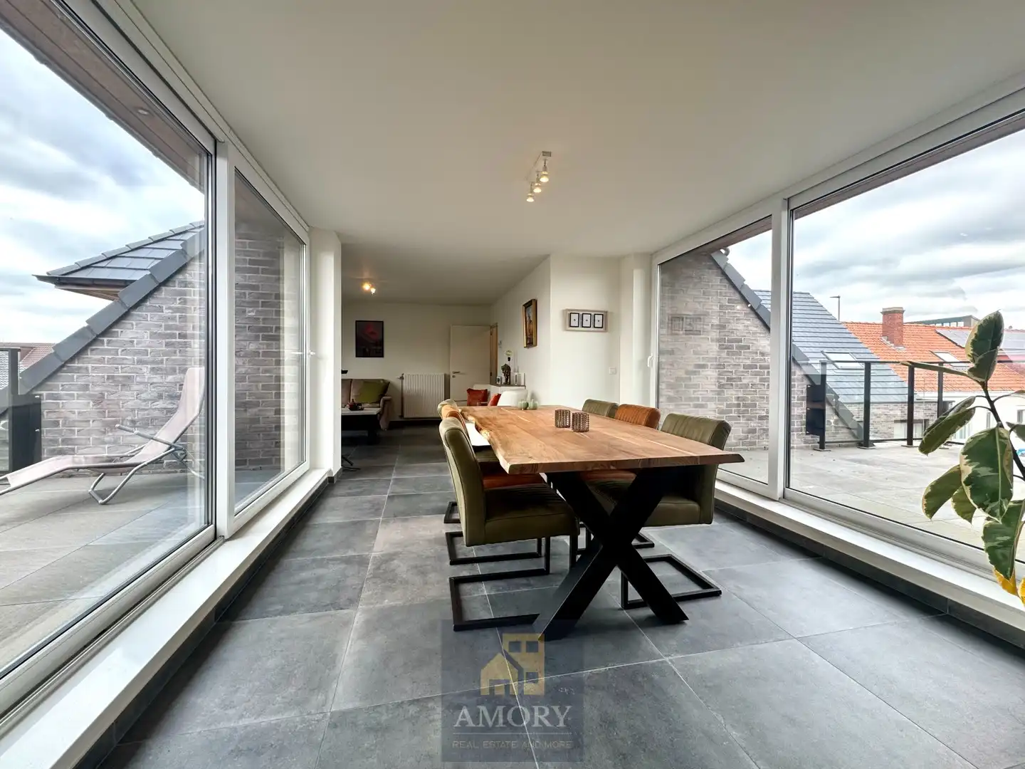 Zonovergoten penthouse met 2 grote terrassen aan Kerkplein te Beveren-Leie foto 7