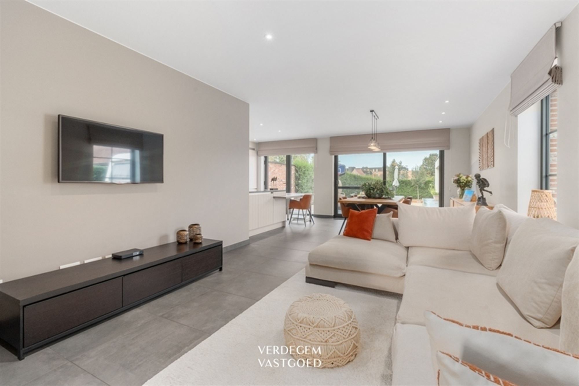 Charmante gezinswoning met 3+1 slaapkamers en praktijkruimte in de tuin foto 2