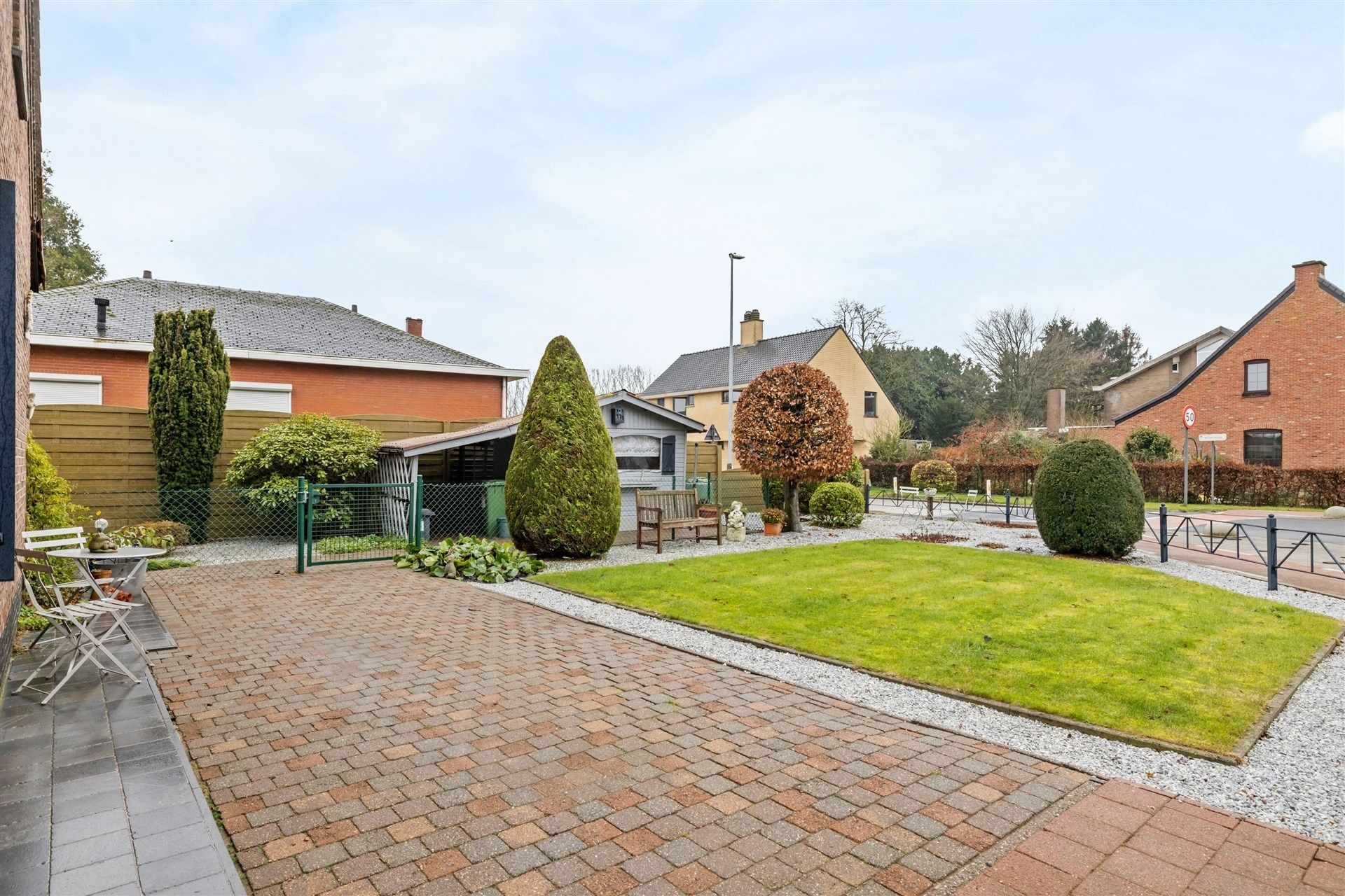 Charmante gezinswoning met 3 slaapkamers en inpandige garage foto 27