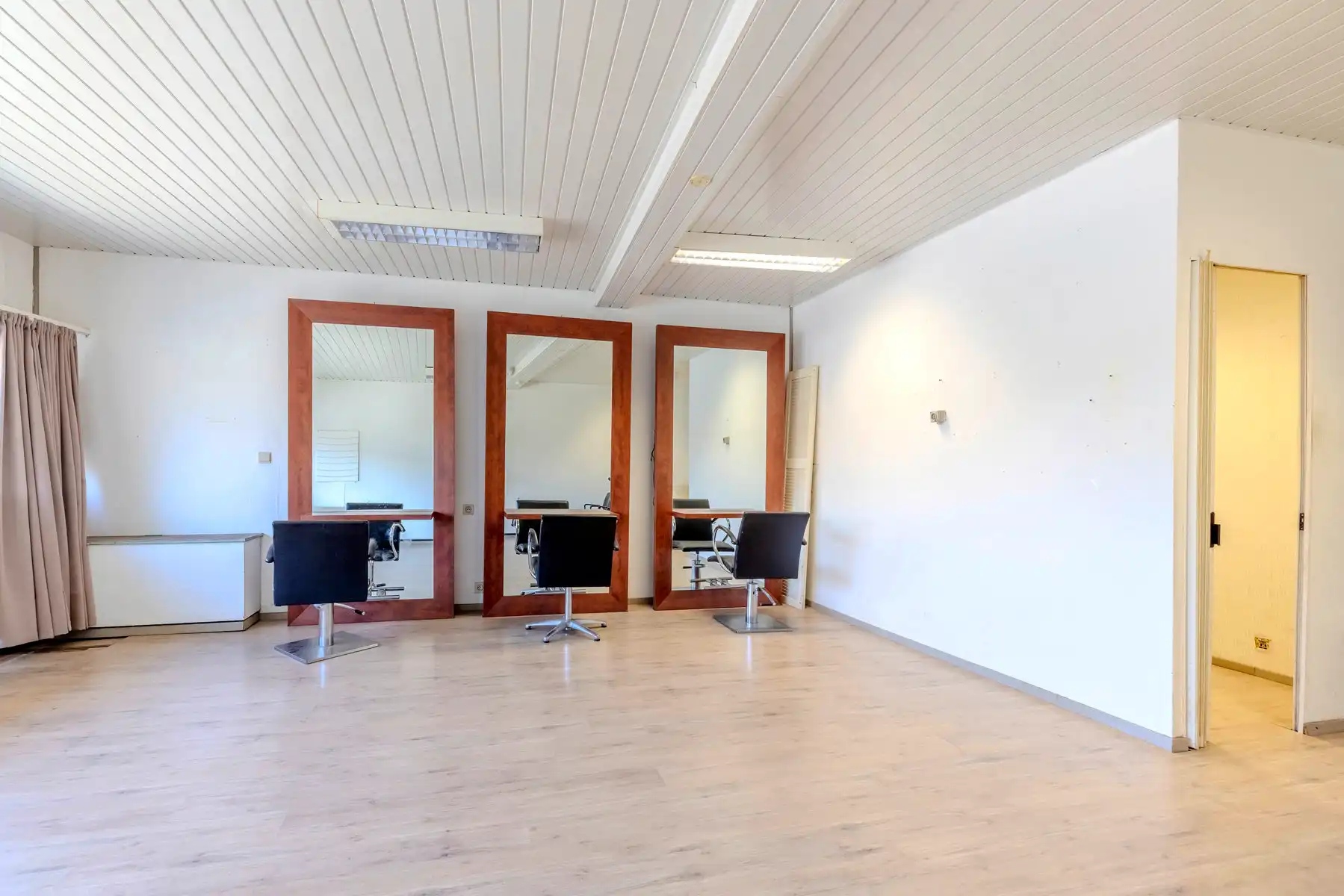 Te renoveren woning met handelspand in Lier foto 4