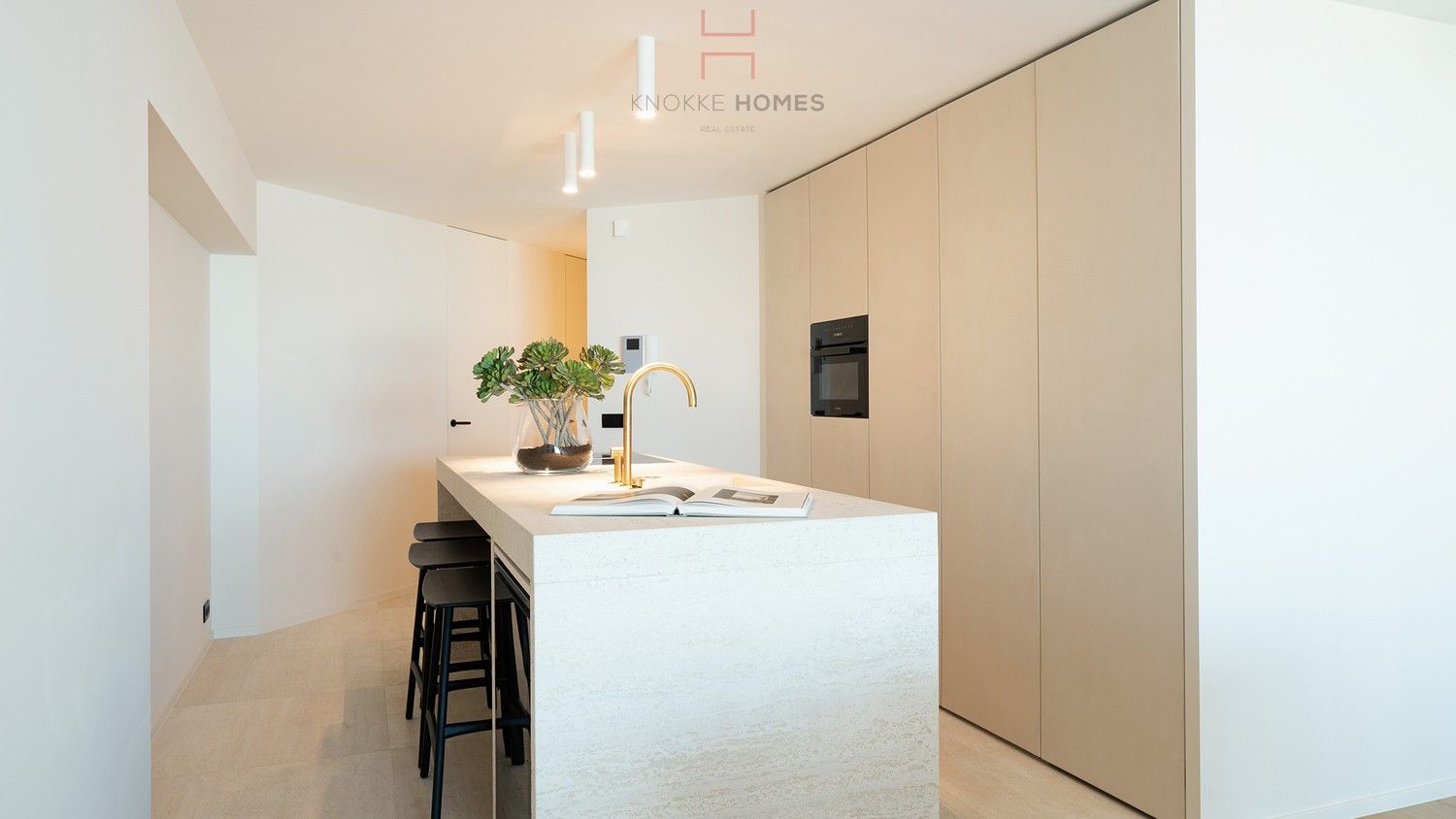 Smaakvol gerenoveerd appartement met frontaal zeezicht en groot terras in het Zoute foto 9