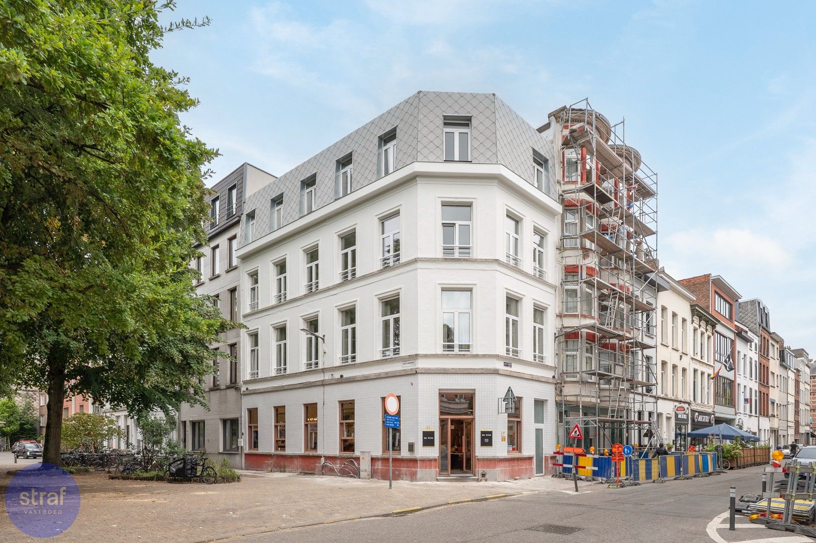 Gerenoveerd appartement met dakterras op de Sint-Andriesplaats. foto 13