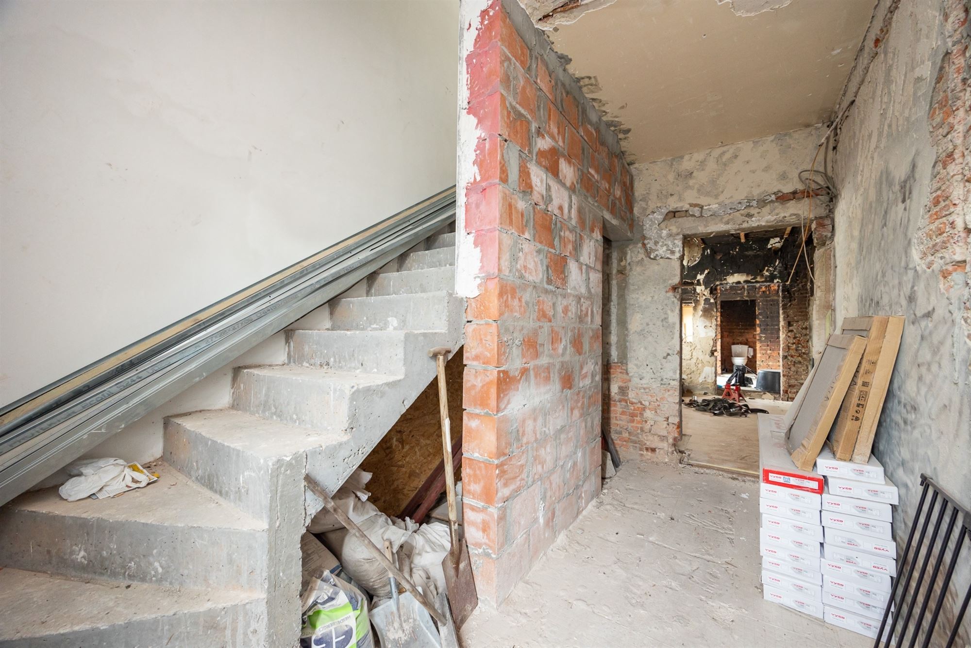 Te renoveren HOB op perceel van 693m² foto 4