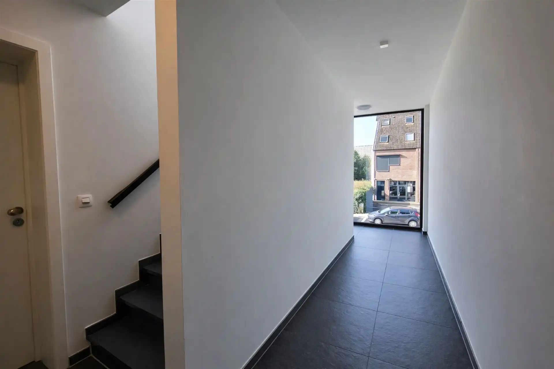 Prachtig luxueus appartement met terras, ondergrondse garage en hoogwaardige technieken op topligging nabij het centrum van Genk foto 4