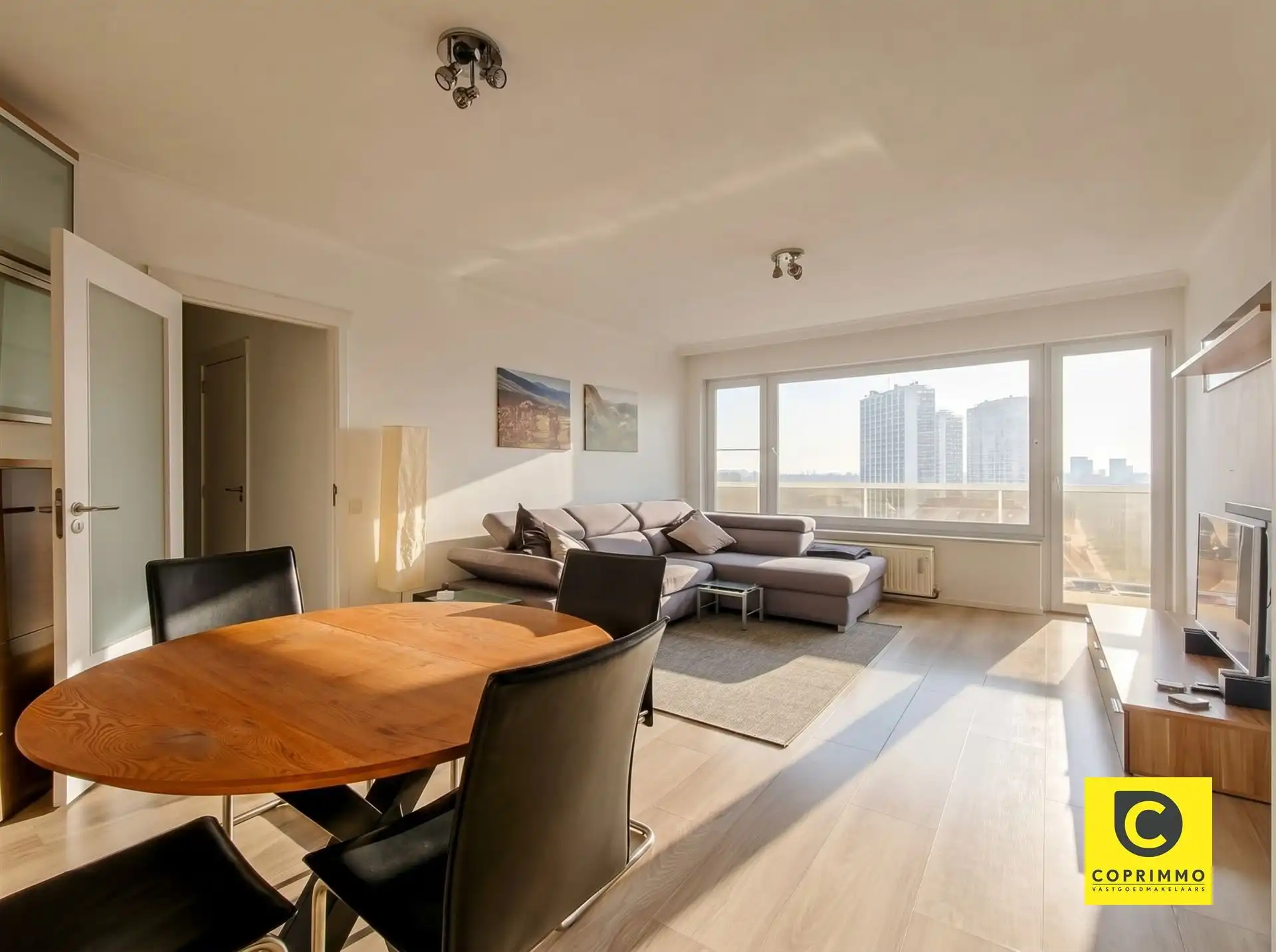 2 slaapkamer appartement met prachtig zicht! foto {{pictureIndex}}